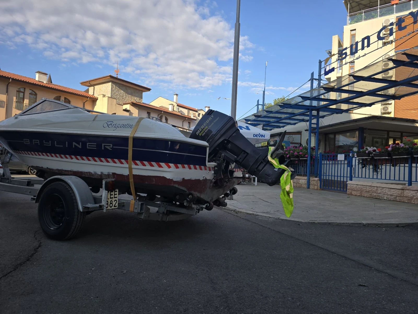 Моторна яхта Bayliner Capri - изображение 7