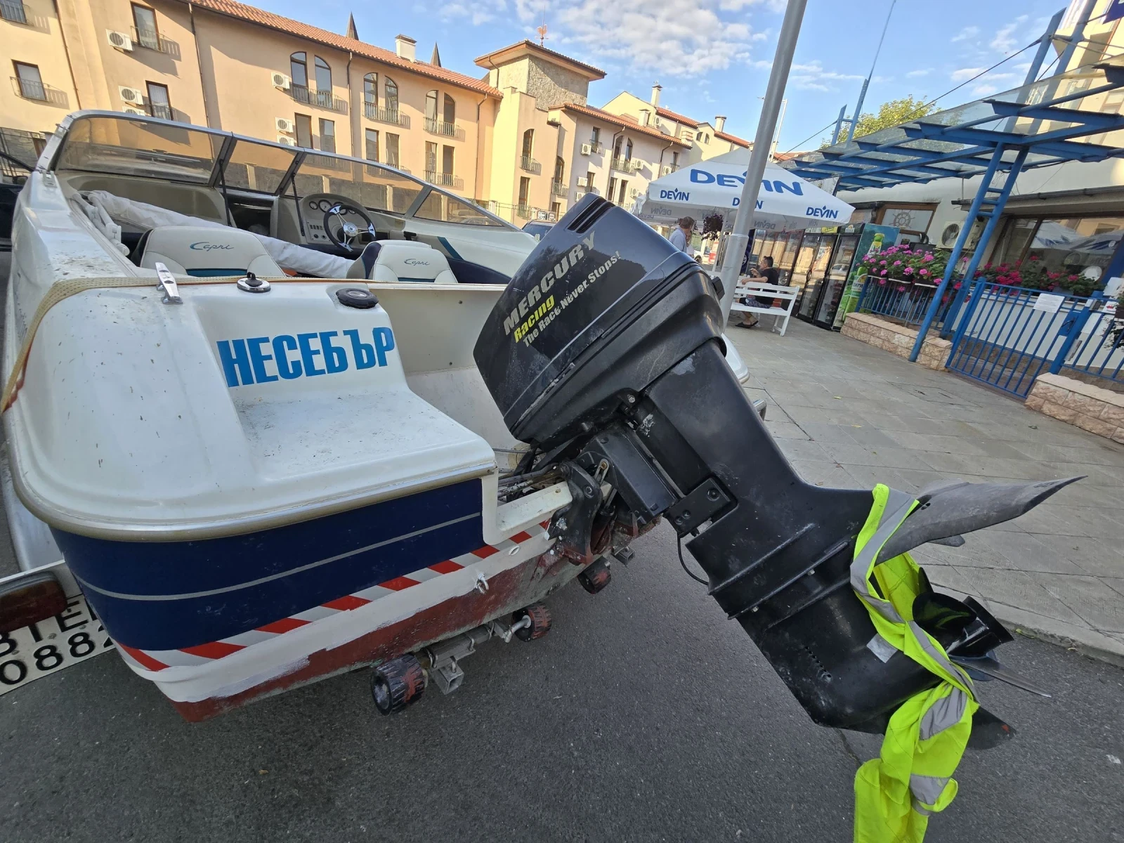 Моторна яхта Bayliner Capri - изображение 4