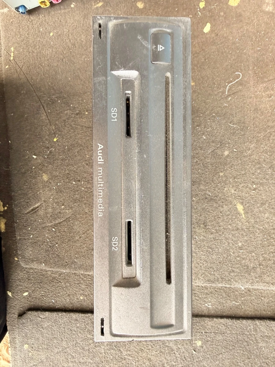Медия MMI Навигация NAVI Мултимедия CD DVD Радио управление за Audi 4EO035652D 4