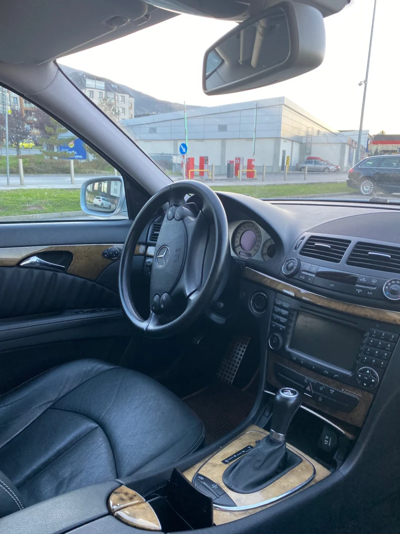 Mercedes-Benz E 320, снимка 8 - Автомобили и джипове - 47595867