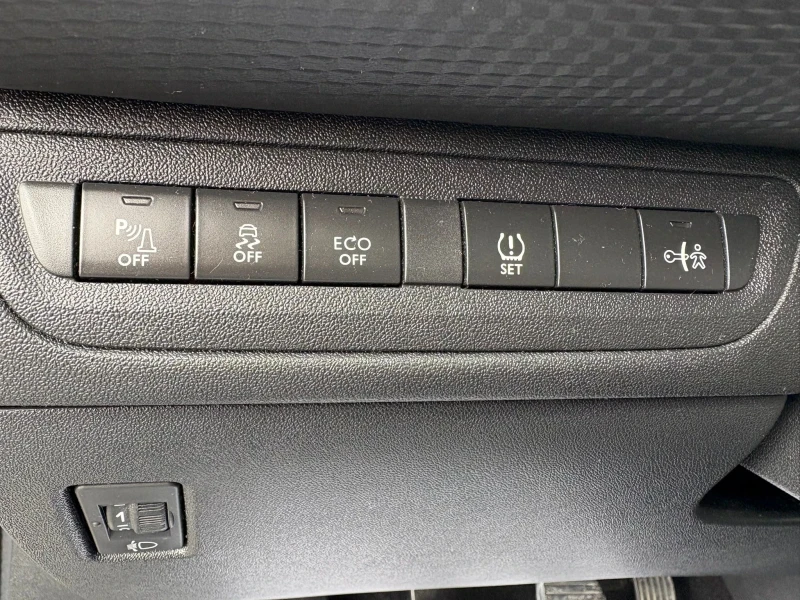 Peugeot 2008 1.6HDI ЛИЗИНГ 100% ОДОБРЕНИЕ* БАРТЕР* , снимка 14 - Автомобили и джипове - 51935025