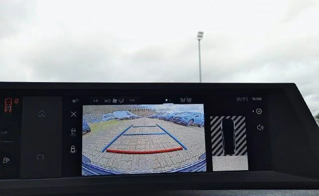 Peugeot 5008 HEV/145HP/7S/ALLURE/CAM/LED/NAVI/CPLAY/KLESS/635q, снимка 10 - Автомобили и джипове - 55790197