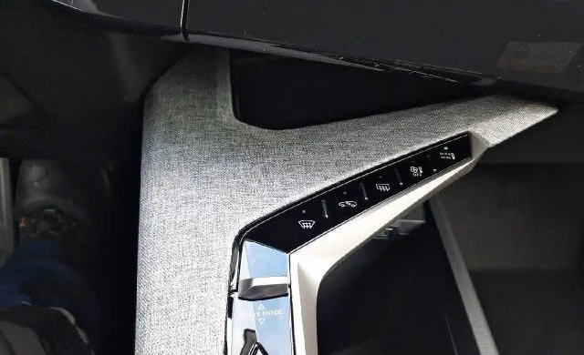 Peugeot 5008 HEV/145HP/7S/ALLURE/CAM/LED/NAVI/CPLAY/KLESS/635q, снимка 11 - Автомобили и джипове - 55790197