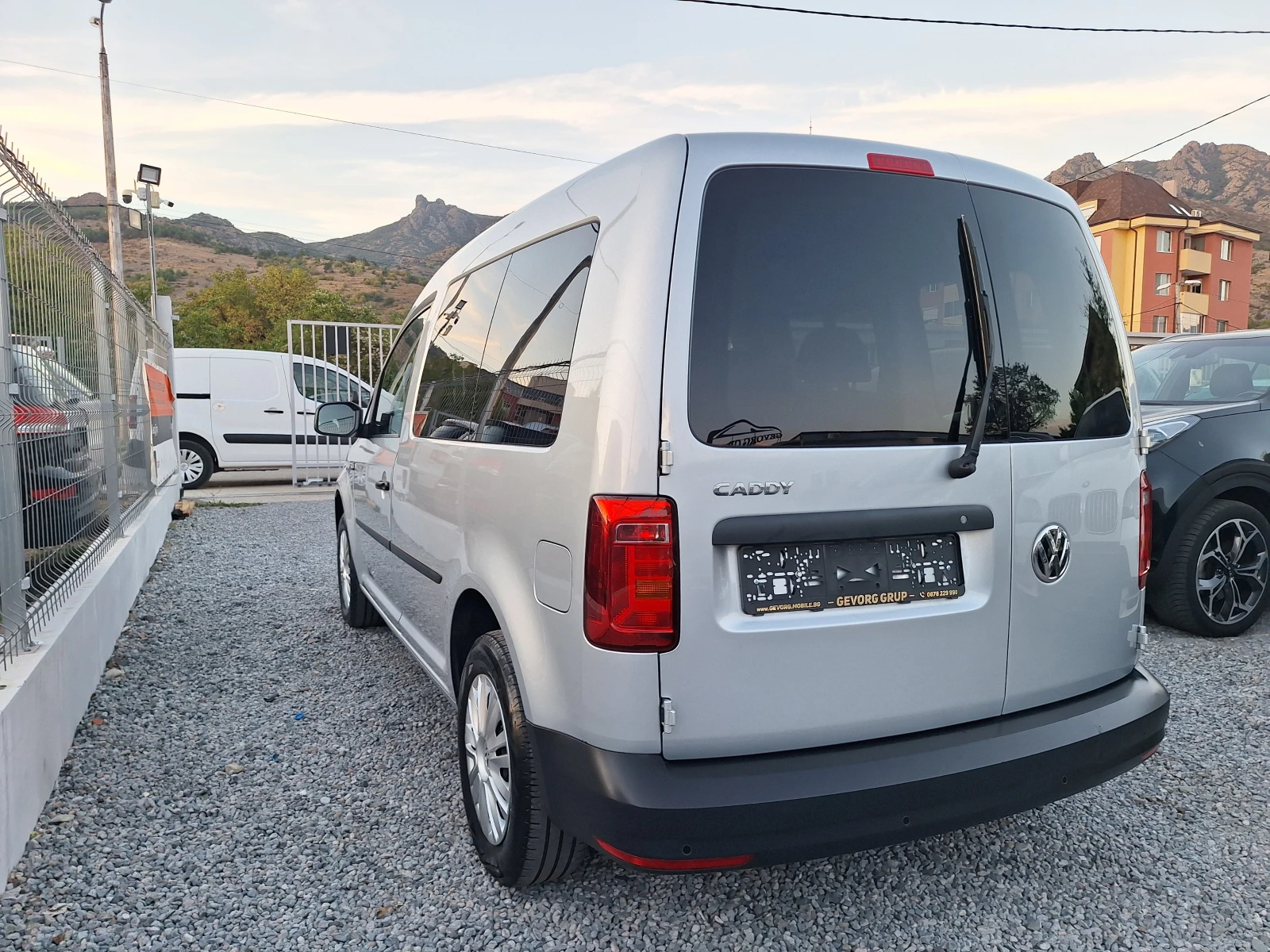 VW Caddy 2.0 TDI 5 МЕСТА - изображение 7