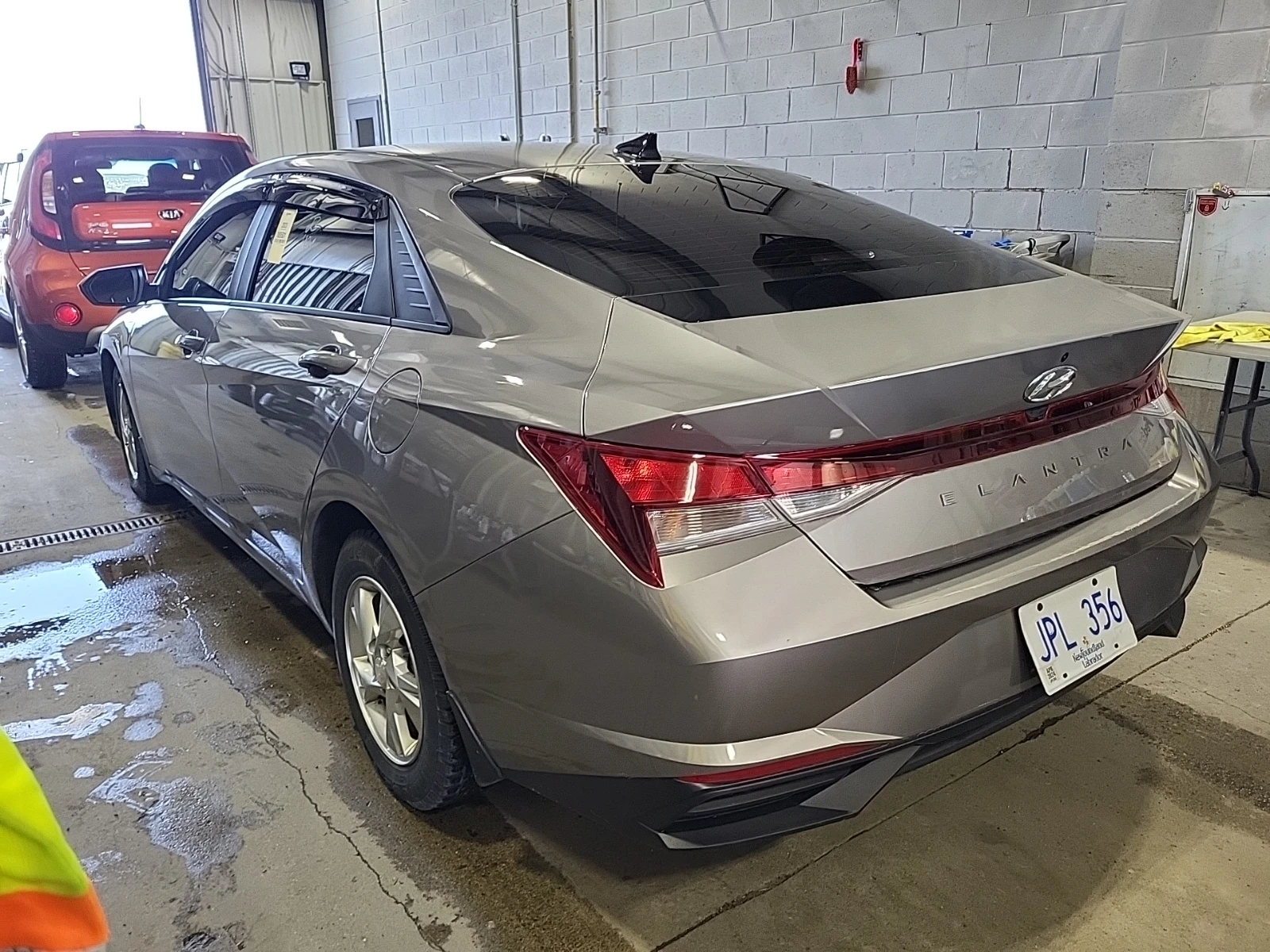 Hyundai Elantra ESSENTIAL* CARFAX* ОПЦИЯ ЗА ФИНАНСИРАНЕ*  - изображение 4