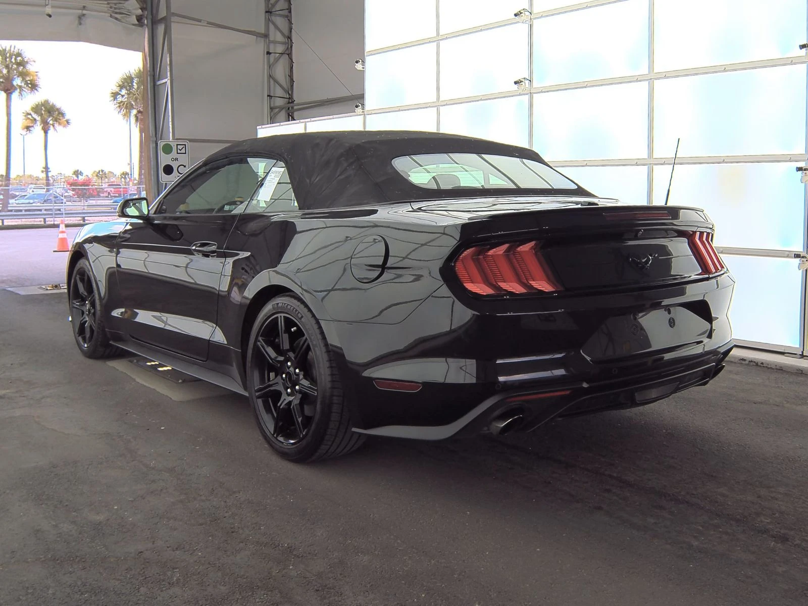 Ford Mustang PREMIUM Обдух* Голямата Навигация* Кожа* CarPlay*  - изображение 6