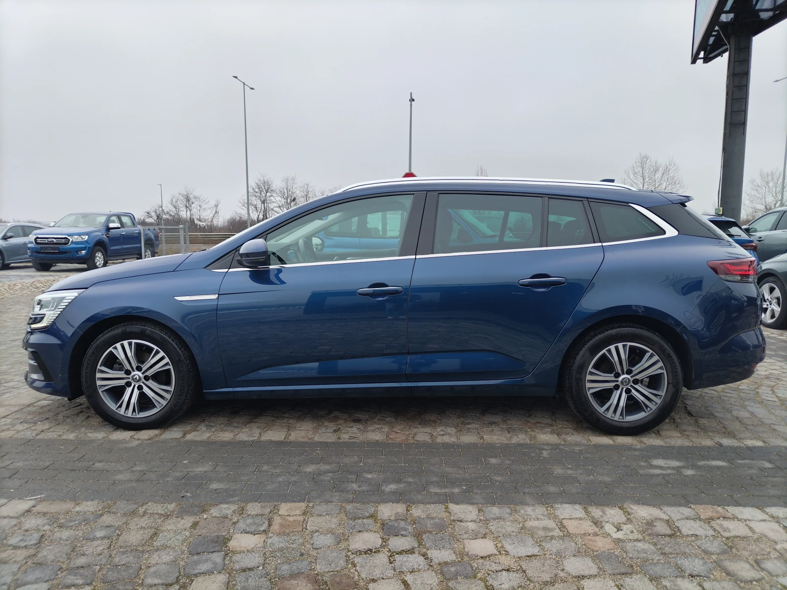 Renault Megane Intens 1.5 dCi 115 к.с./ EDC - изображение 4