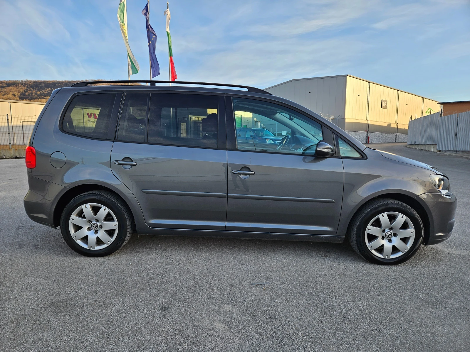 VW Touran 1.6 УНИКАТ 7места - изображение 3