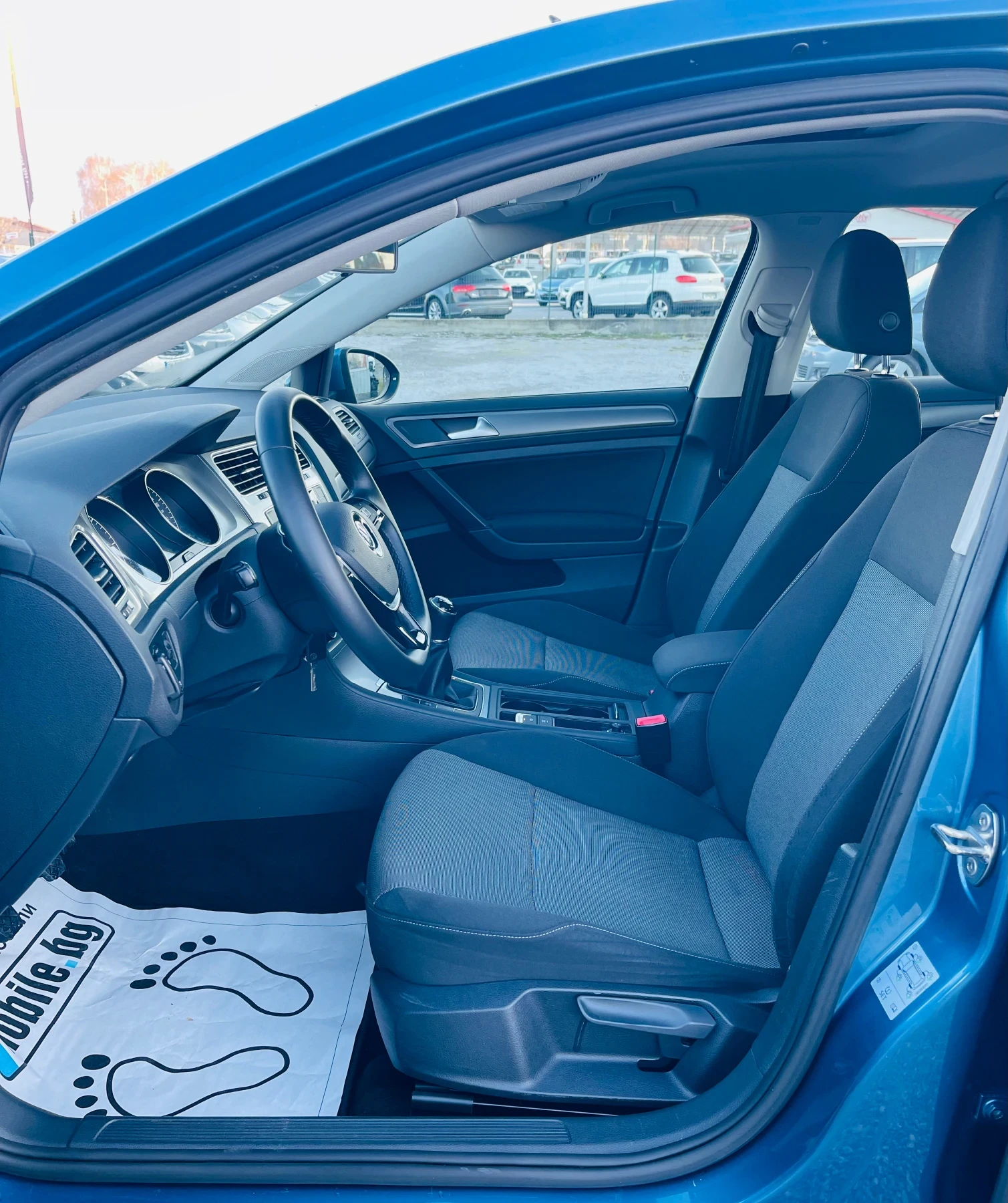 VW Golf 1.6 TDI * Панорама* Дистроник* Сервизна книжка* , снимка 9 - Автомобили и джипове - 53867196