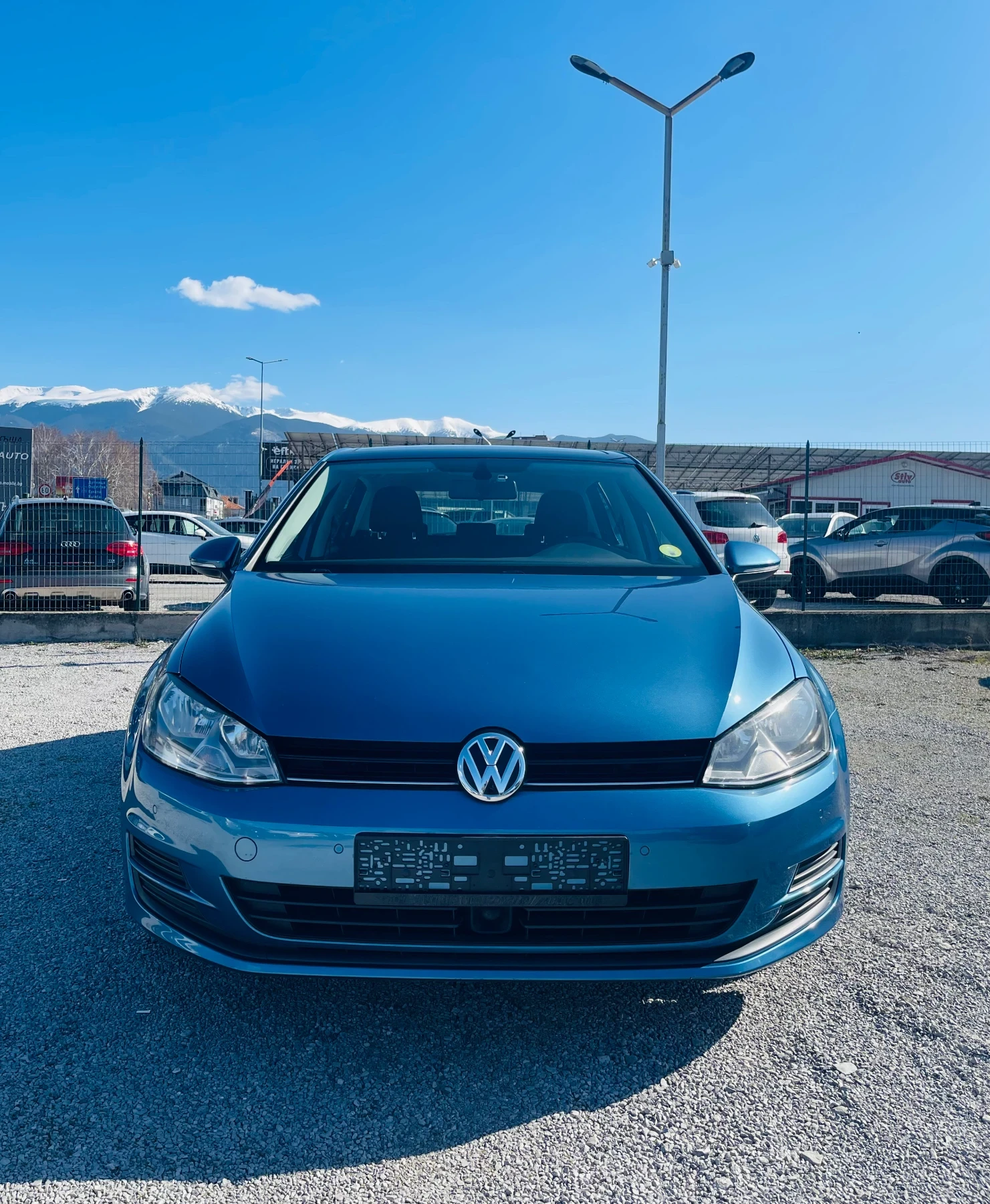 VW Golf 1.6 TDI * Панорама* Дистроник* Сервизна книжка* , снимка 2 - Автомобили и джипове - 53867196