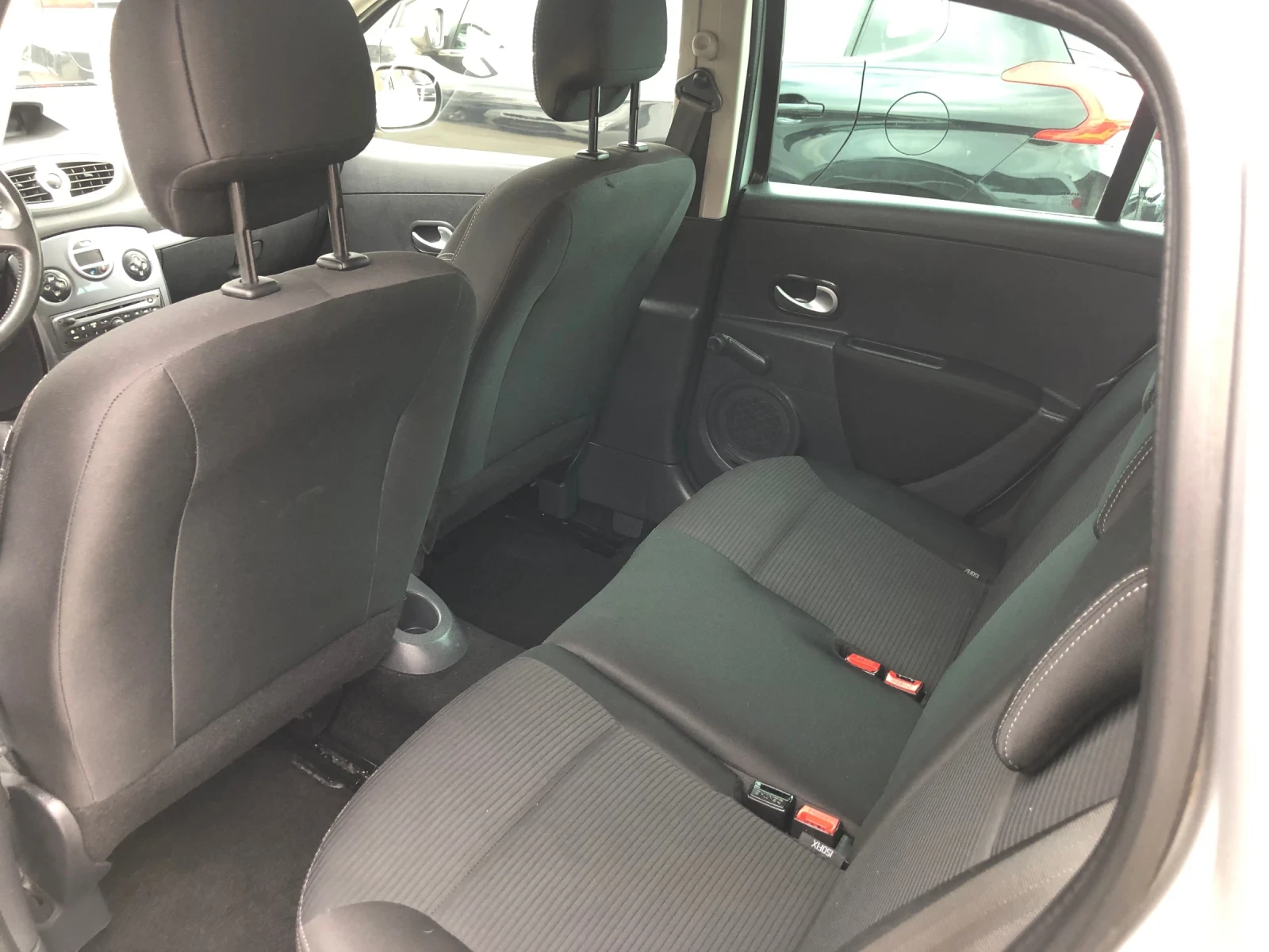 Renault Clio, снимка 8 - Автомобили и джипове - 53891312