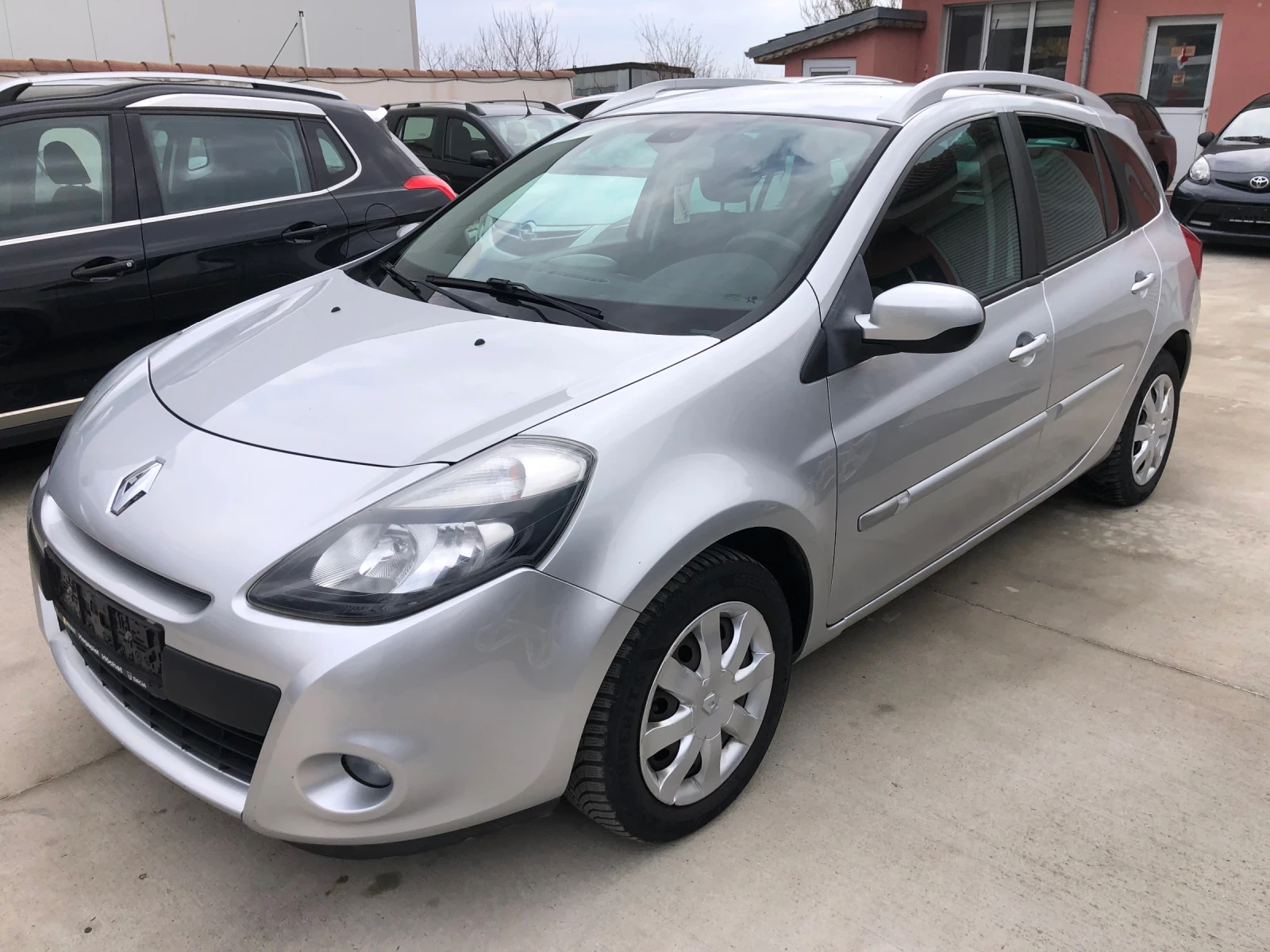 Renault Clio, снимка 2 - Автомобили и джипове - 53891312