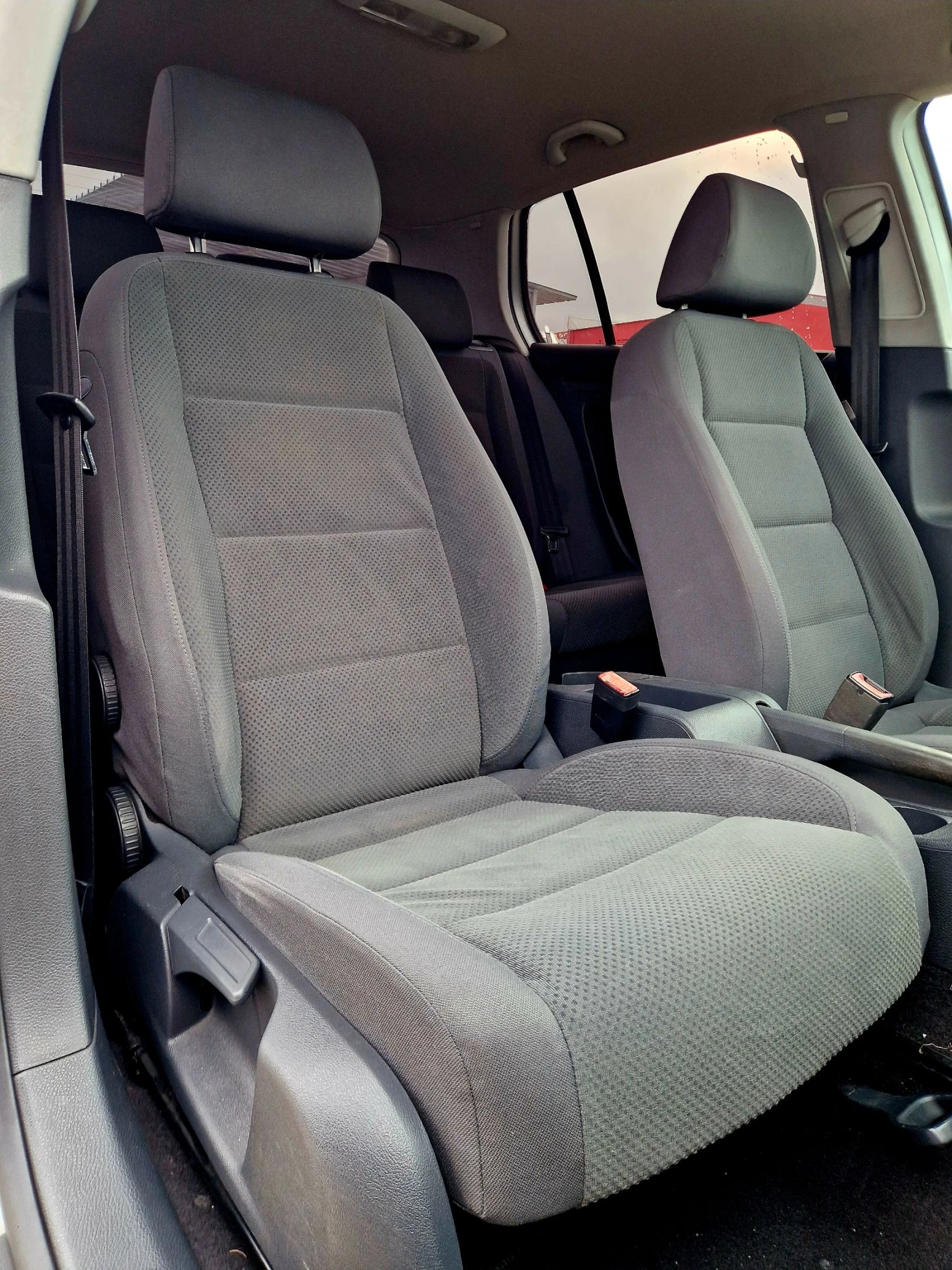 VW Golf 2.0 тди / Регистриран /Андроид / Бартер / Лизинг , снимка 15 - Автомобили и джипове - 54013408