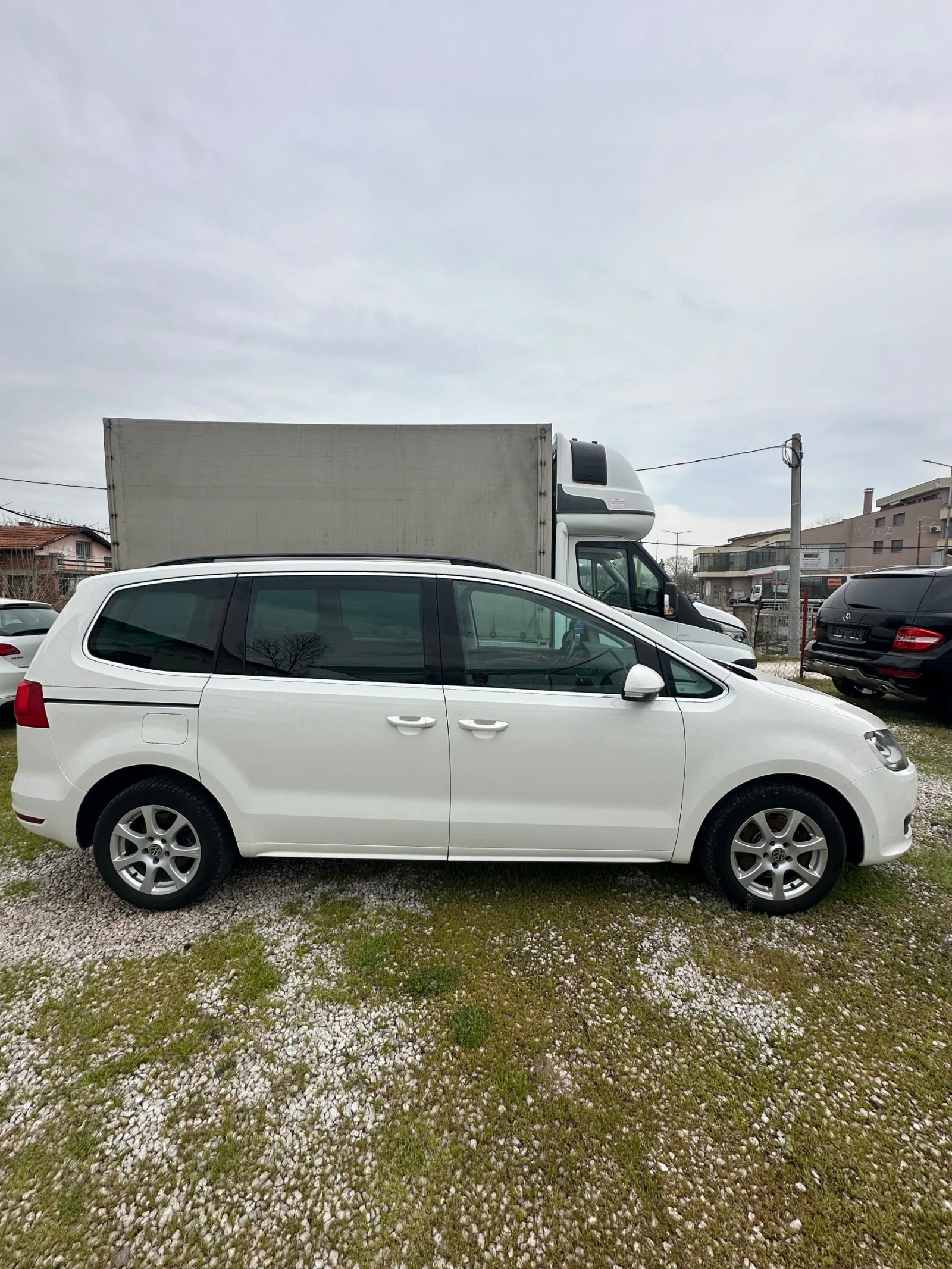 VW Sharan 2.0TFI140ксDSG, снимка 3 - Автомобили и джипове - 54203323