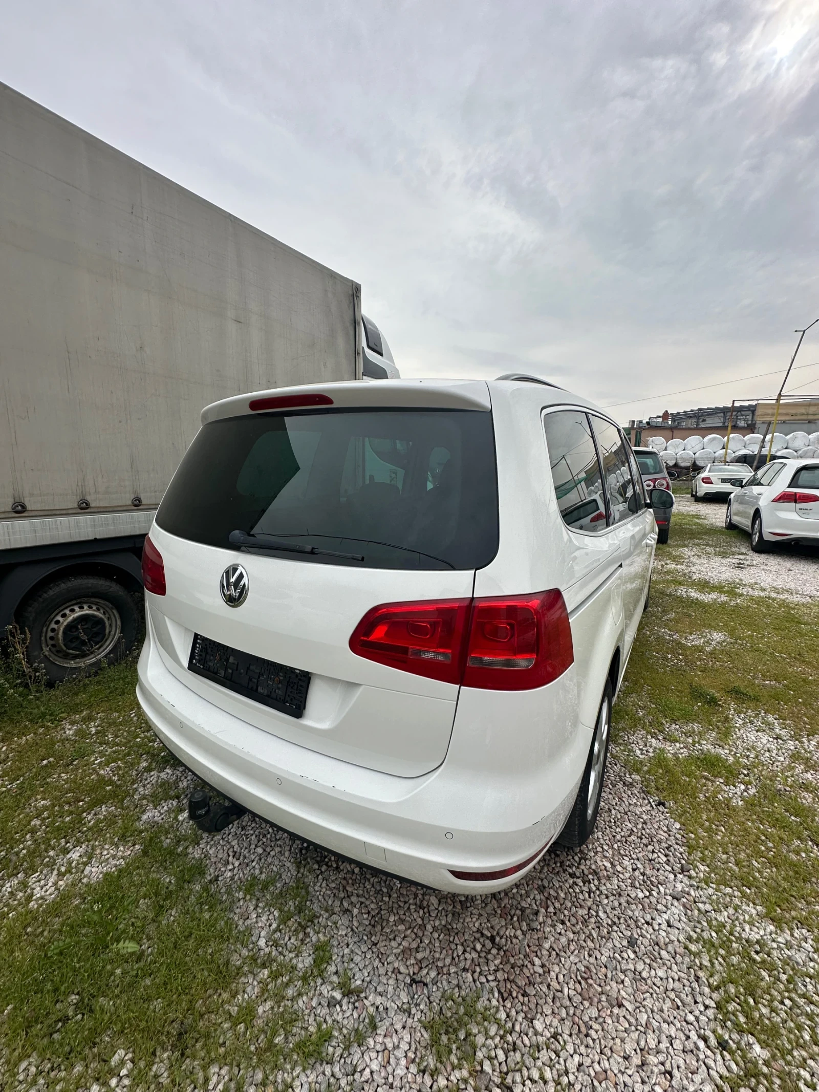 VW Sharan 2.0TFI140ксDSG, снимка 4 - Автомобили и джипове - 54203323