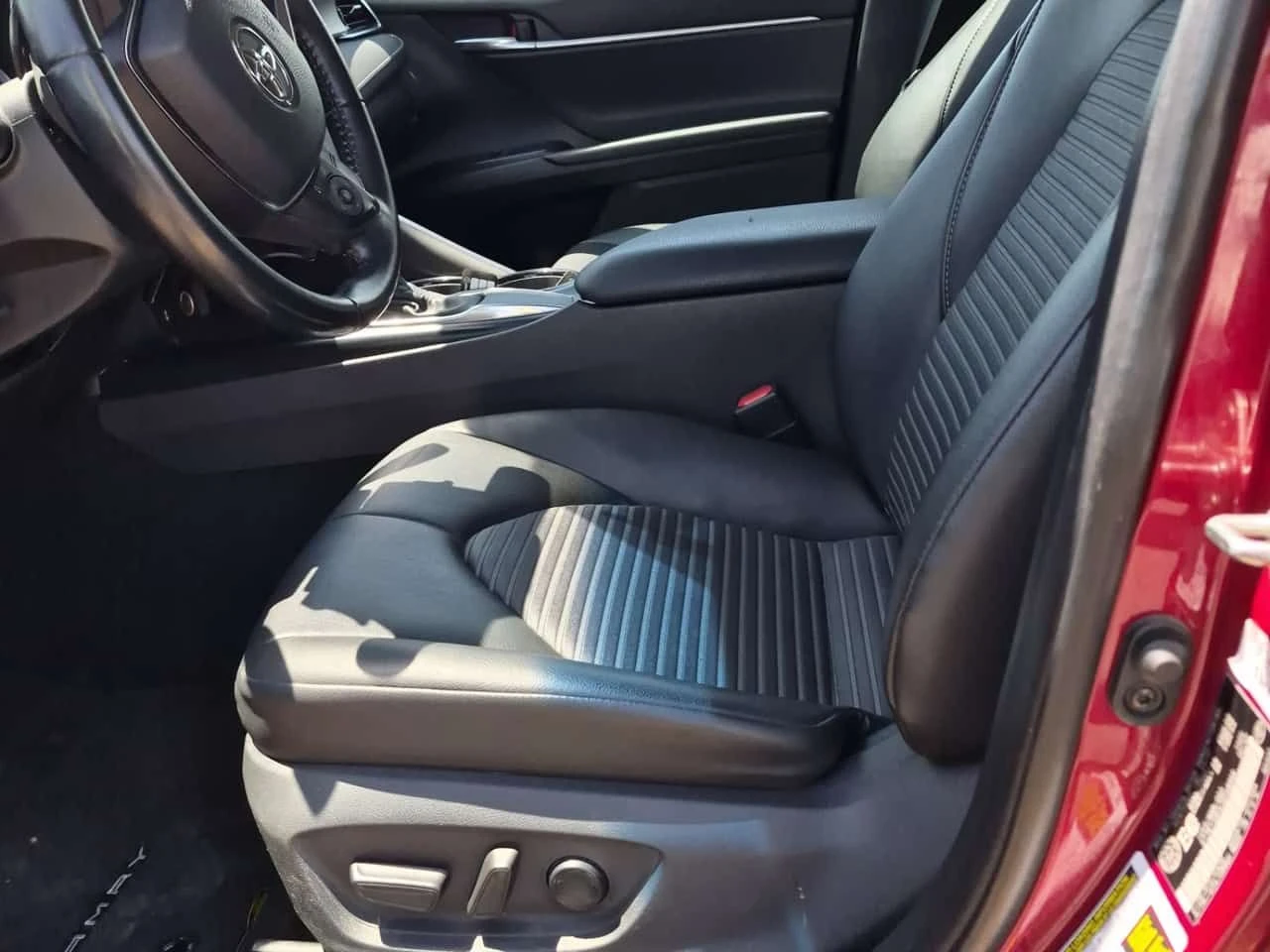 Toyota Camry * SE * АВТОКРЕДИТ БЕЗ ПЪРВОНАЧАЛНА ВНОСКА* , снимка 5 - Автомобили и джипове - 54987010