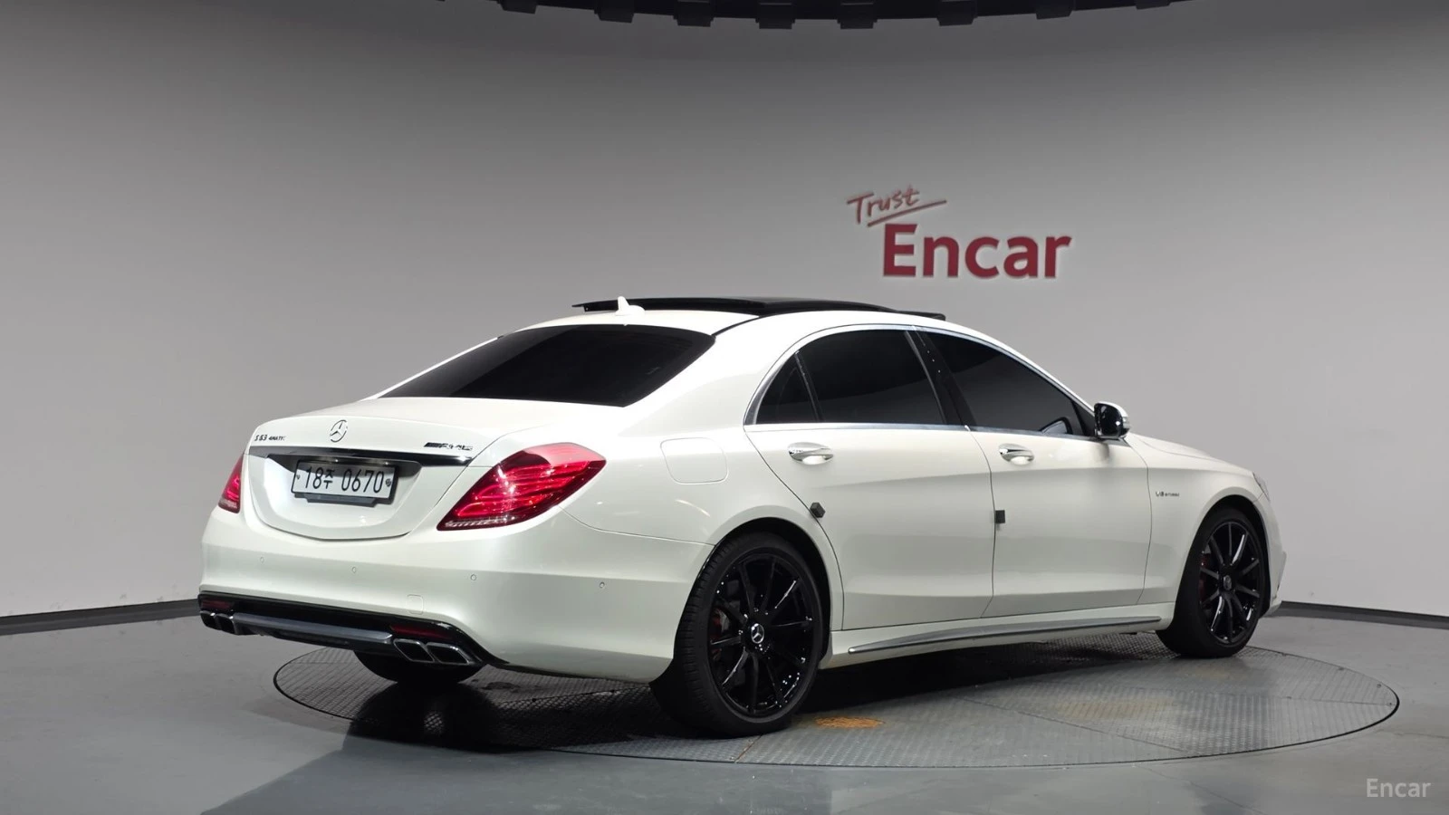 Mercedes-Benz S 63 AMG 4MATIC* КОЖА* НАВИ* ПАНО* 360, снимка 2 - Автомобили и джипове - 55468099