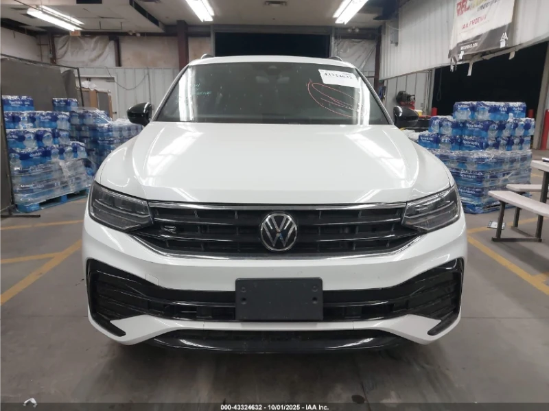 VW Tiguan R-LINE BLACK, снимка 2 - Автомобили и джипове - 52755528