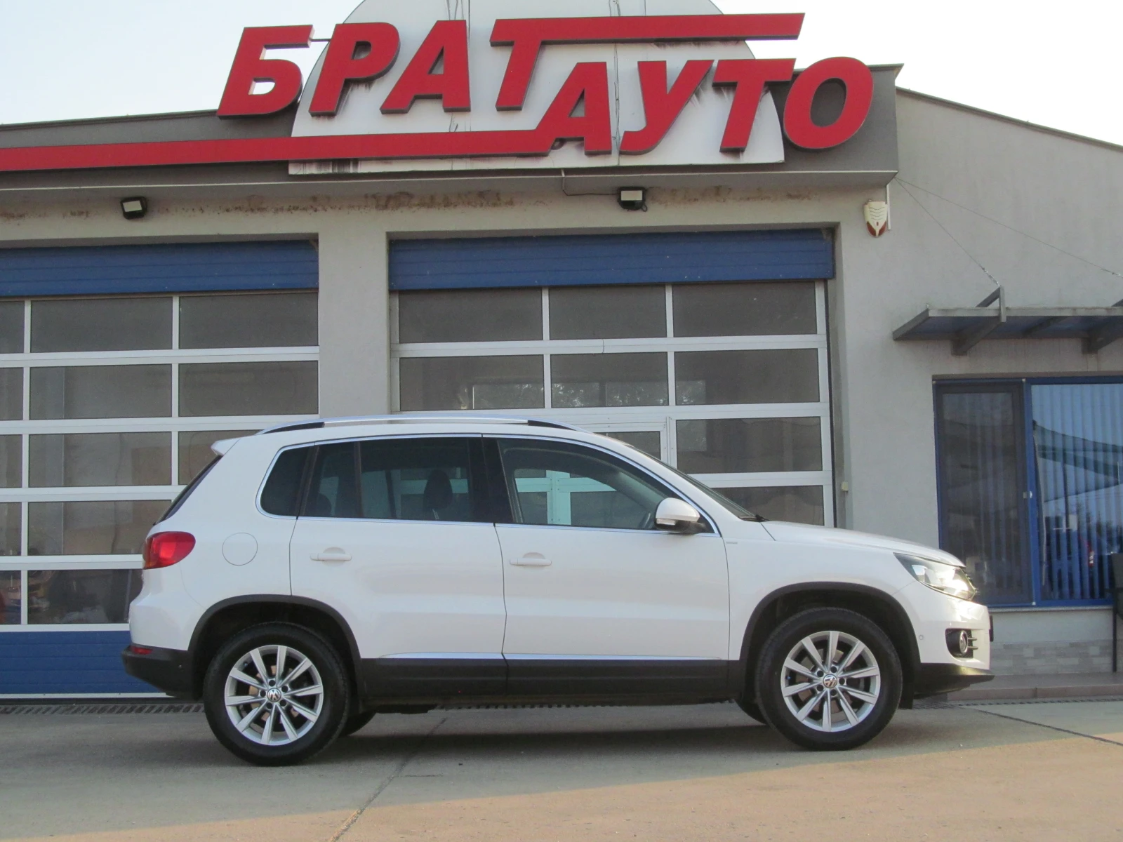 VW Tiguan 2.0TDI/HIGH-LINE/4-MOTION/LED/SKY - изображение 8