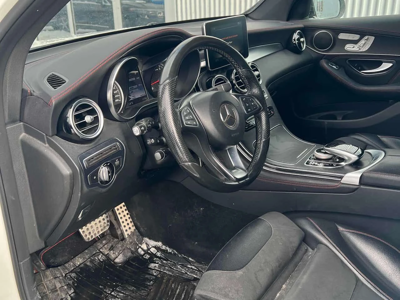 Mercedes-Benz GLC 43 AMG 4MATIC * ПОДГРЕВИ* ПАНОРАМА* КАМЕРА* , снимка 7 - Автомобили и джипове - 53930249