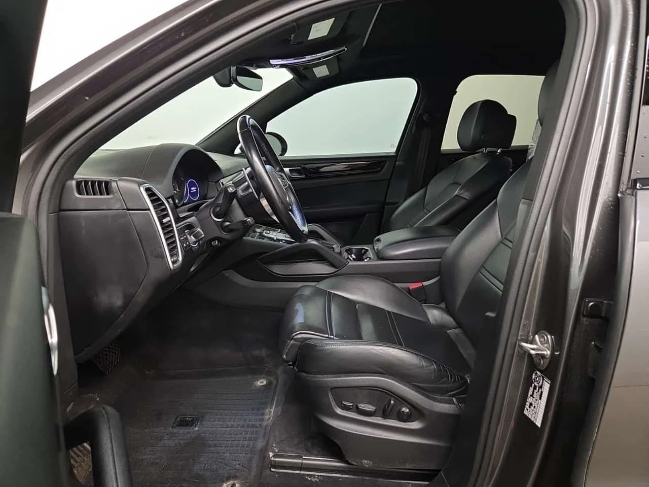 Porsche Cayenne * E Hybrid * ПАНОРАМА* 360KAMЕРА* ДИСТРОНИК* , снимка 8 - Автомобили и джипове - 54761762