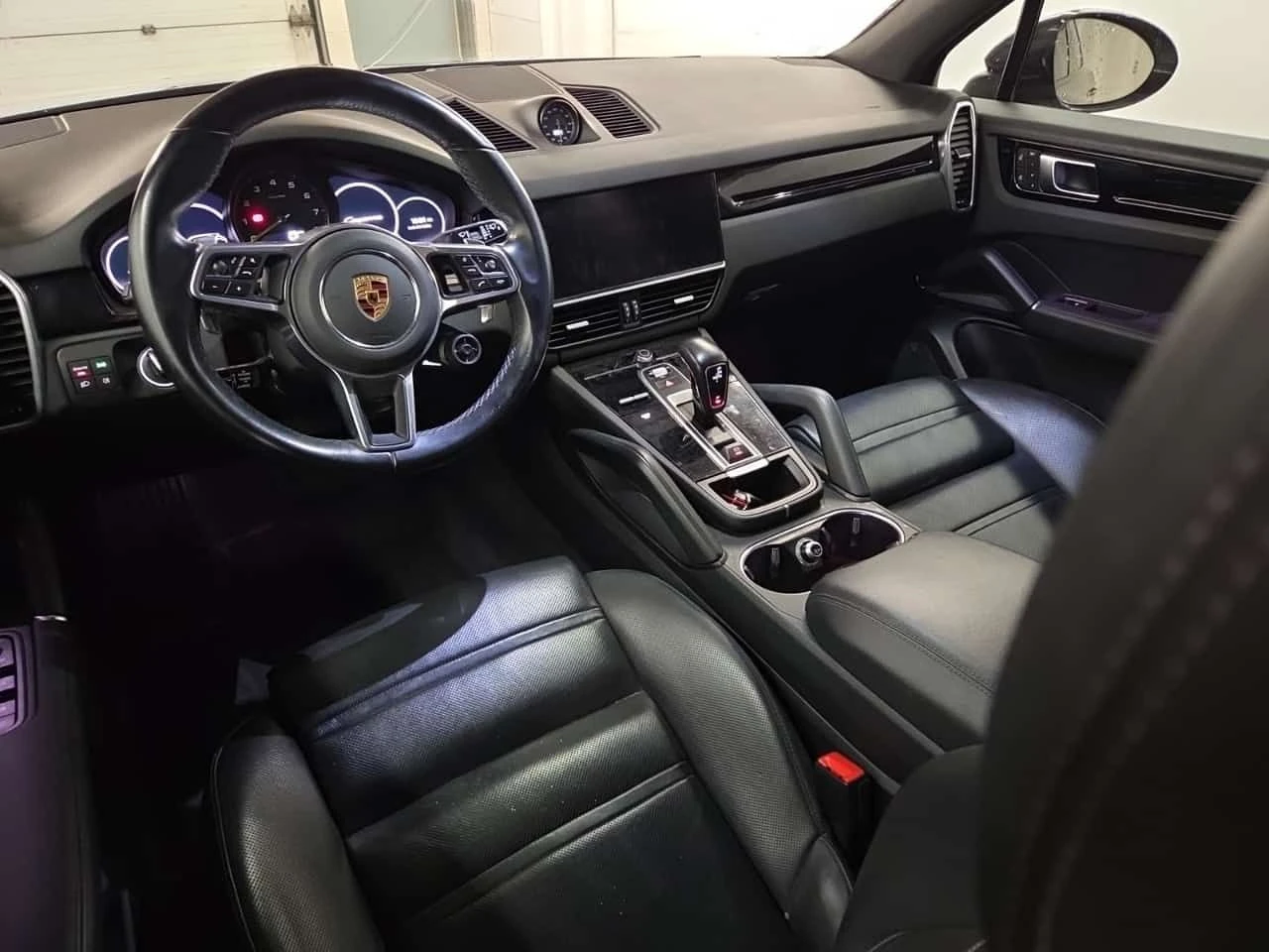 Porsche Cayenne * E Hybrid * ПАНОРАМА* 360KAMЕРА* ДИСТРОНИК* , снимка 11 - Автомобили и джипове - 54761762