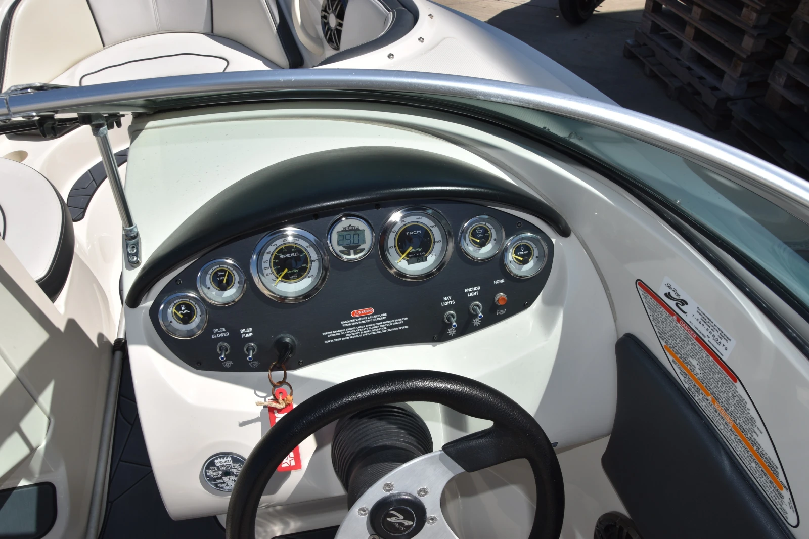 Моторна яхта Sea Ray 185 - изображение 10