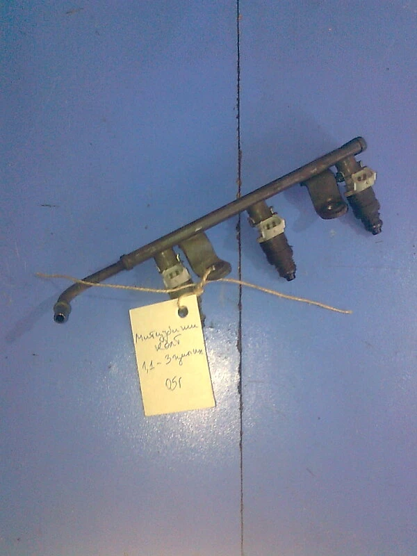 Рейка с дюзи за Мицубиши Колт 05г. 175к.с 1.1