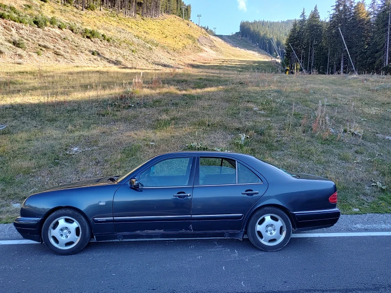 Mercedes-Benz E 200 2.0, снимка 3 - Автомобили и джипове - 47132146