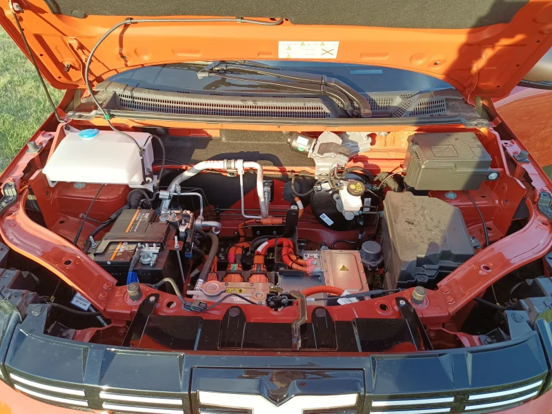 Dacia Spring Extreme 2370km, снимка 14 - Автомобили и джипове - 52250630