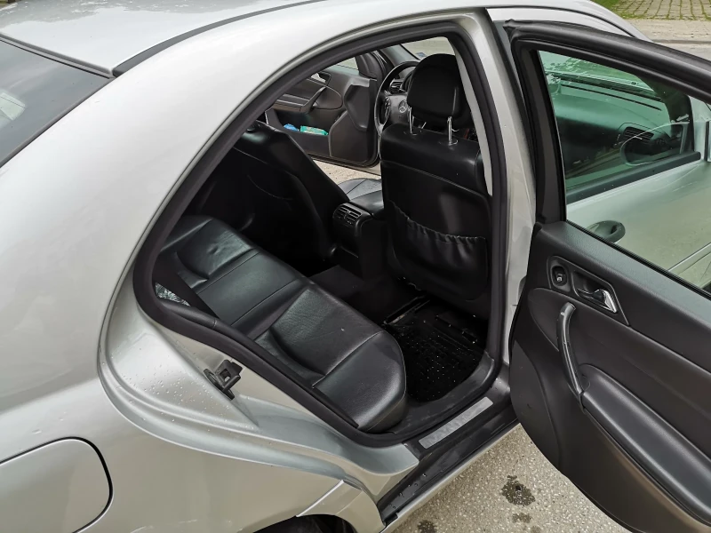 Mercedes-Benz C 200, снимка 7 - Автомобили и джипове - 52942705