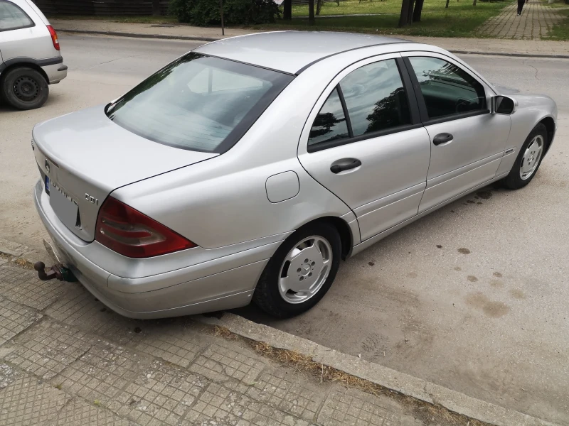 Mercedes-Benz C 200, снимка 2 - Автомобили и джипове - 52942705