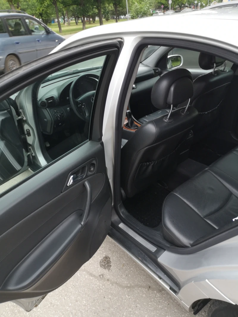 Mercedes-Benz C 200, снимка 8 - Автомобили и джипове - 52942705