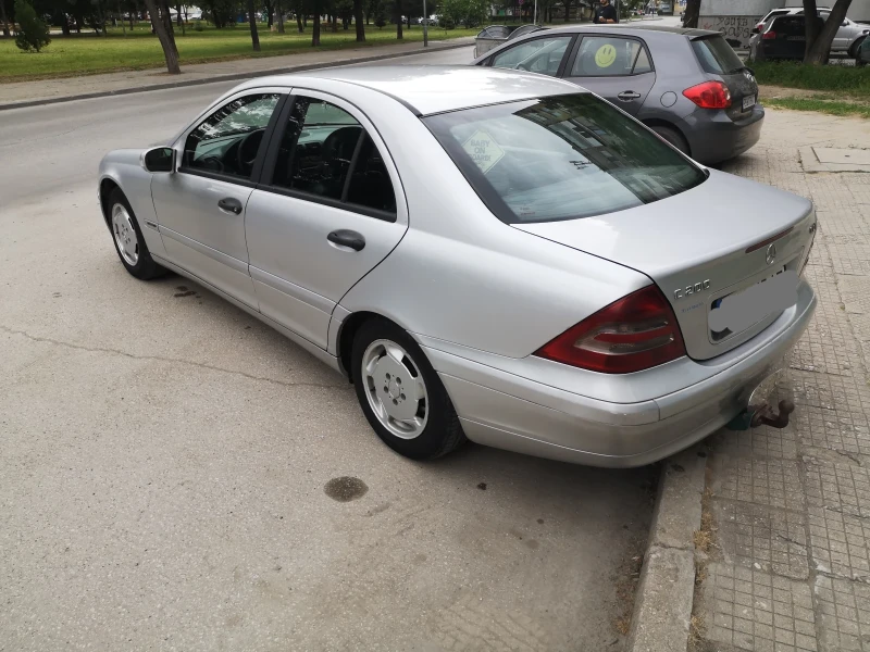 Mercedes-Benz C 200, снимка 4 - Автомобили и джипове - 52942705
