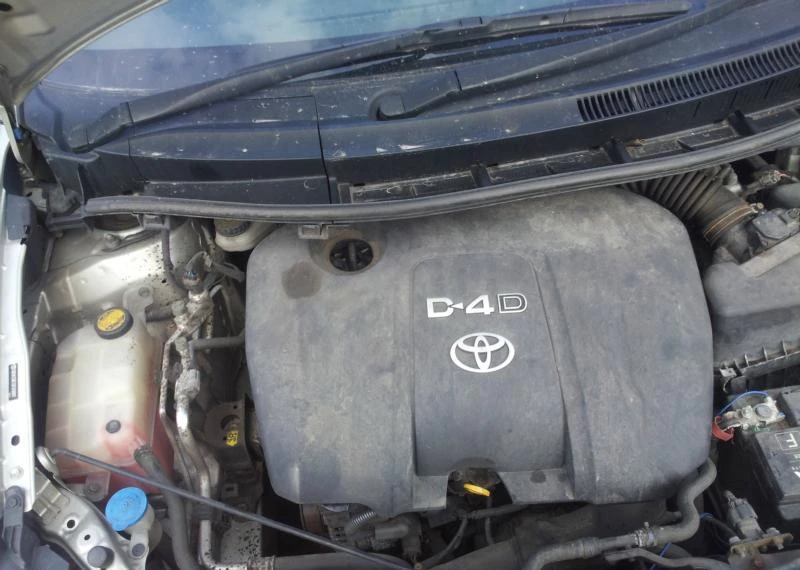 Toyota Auris 1.4.2.0DЧАСТИ, снимка 7 - Автомобили и джипове - 5023345