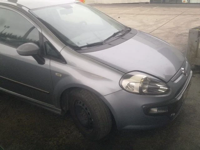 Fiat Punto 1.3 16V MJET, снимка 2 - Автомобили и джипове - 48320315