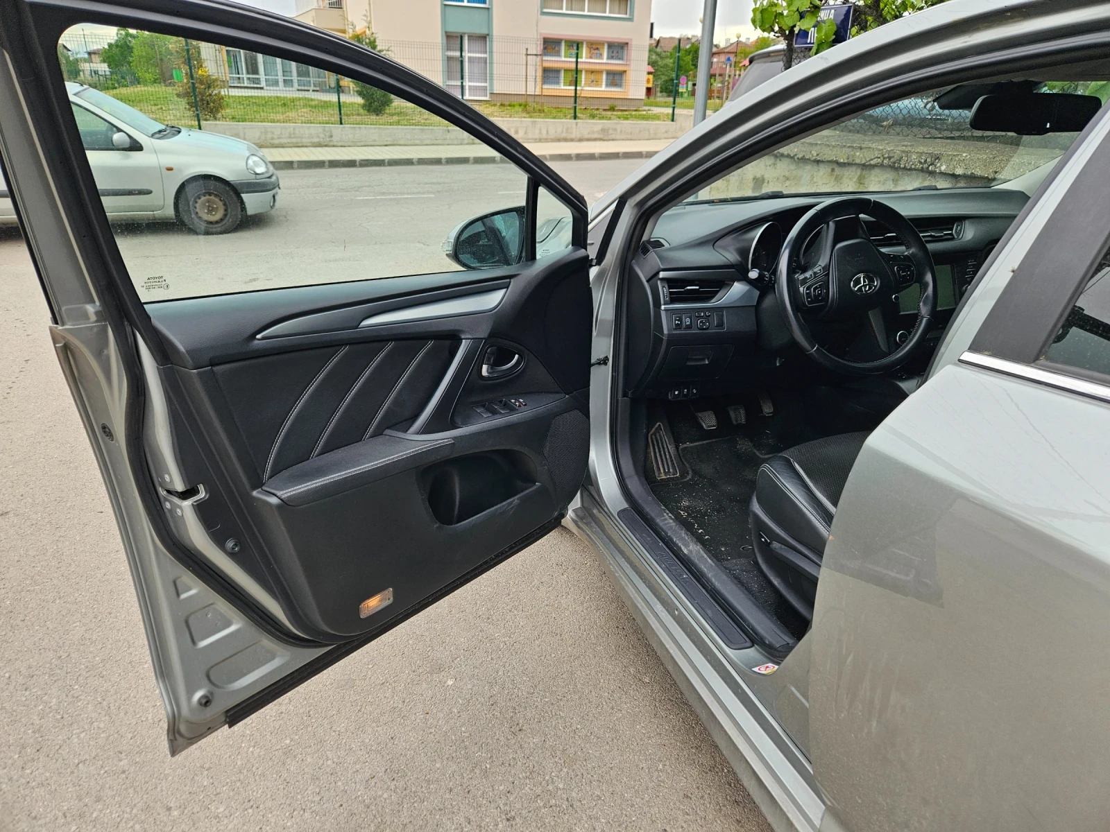 Toyota Avensis  - изображение 8