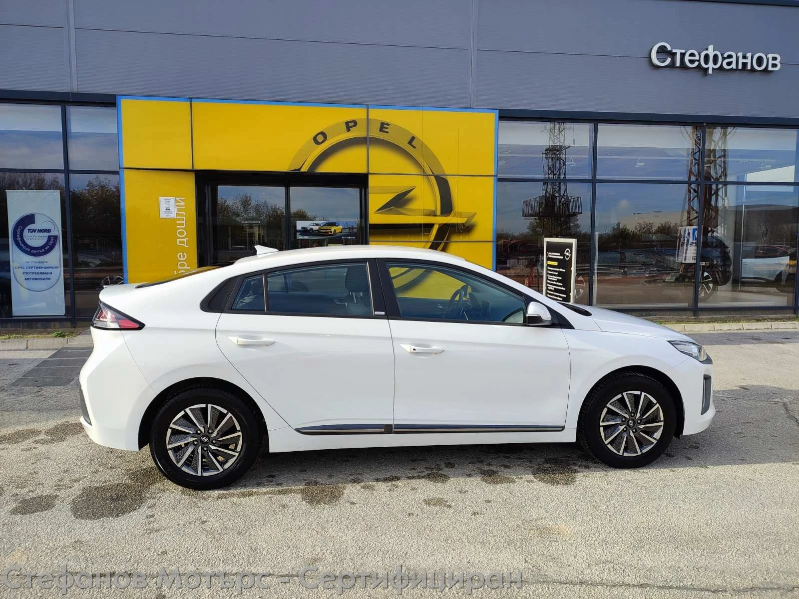 Hyundai Ioniq Elektro Limousine (136hp)  - изображение 5