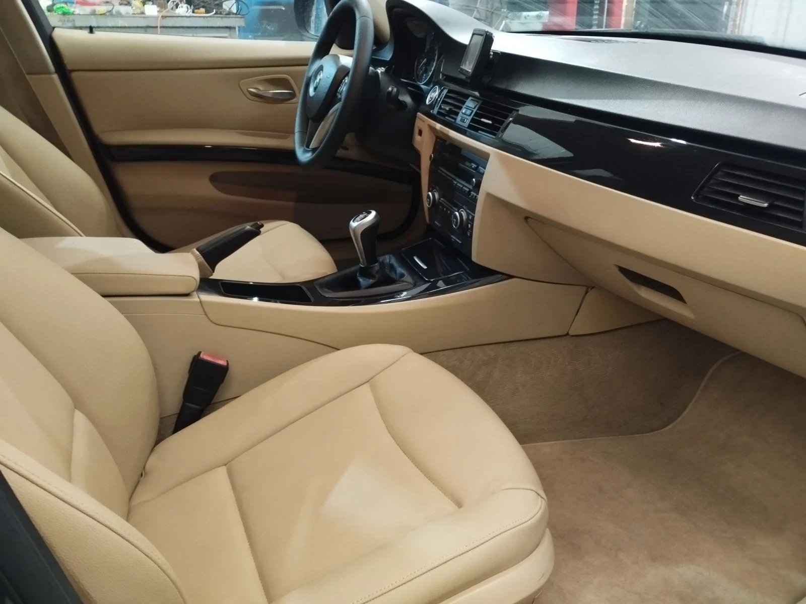 BMW 320 FACELIFT , снимка 16 - Автомобили и джипове - 53914235