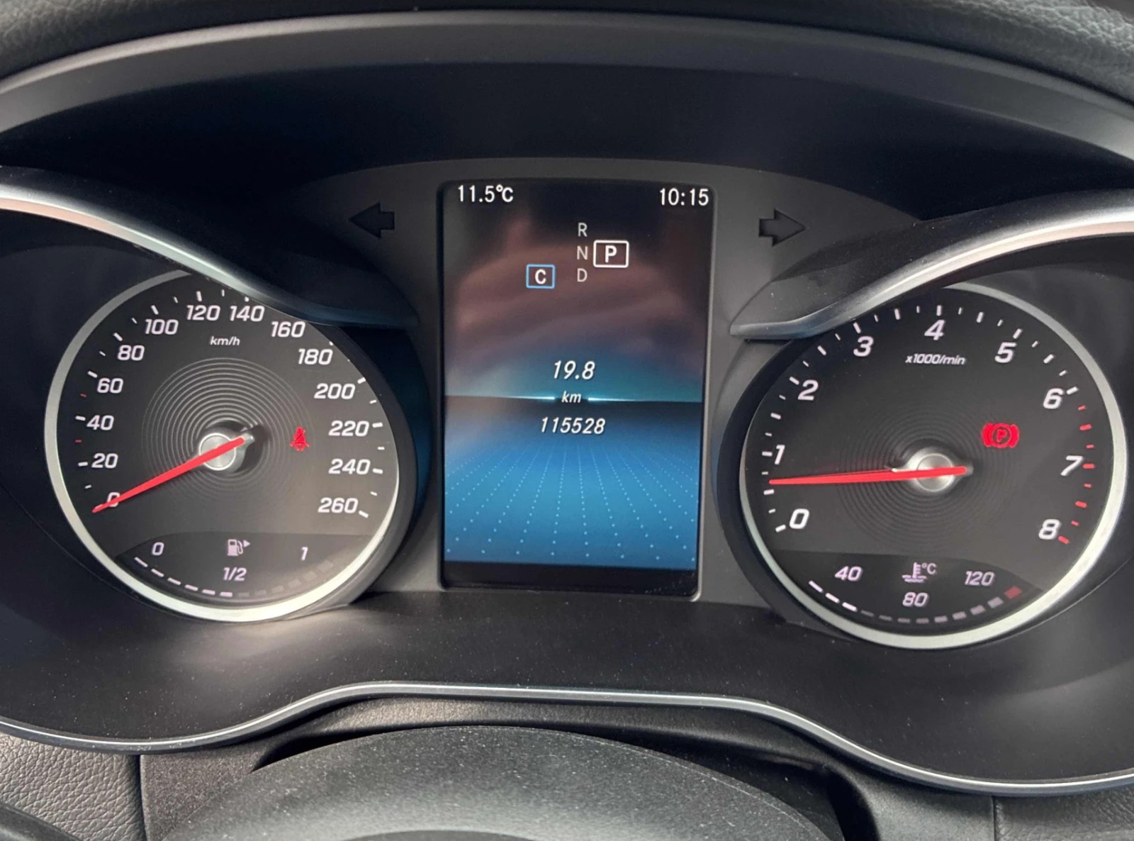 Mercedes-Benz C 300 4MATIC* КОжа* Подгрев* Кейлес* Blind Spot* ВИДЕО, снимка 8 - Автомобили и джипове - 53989141