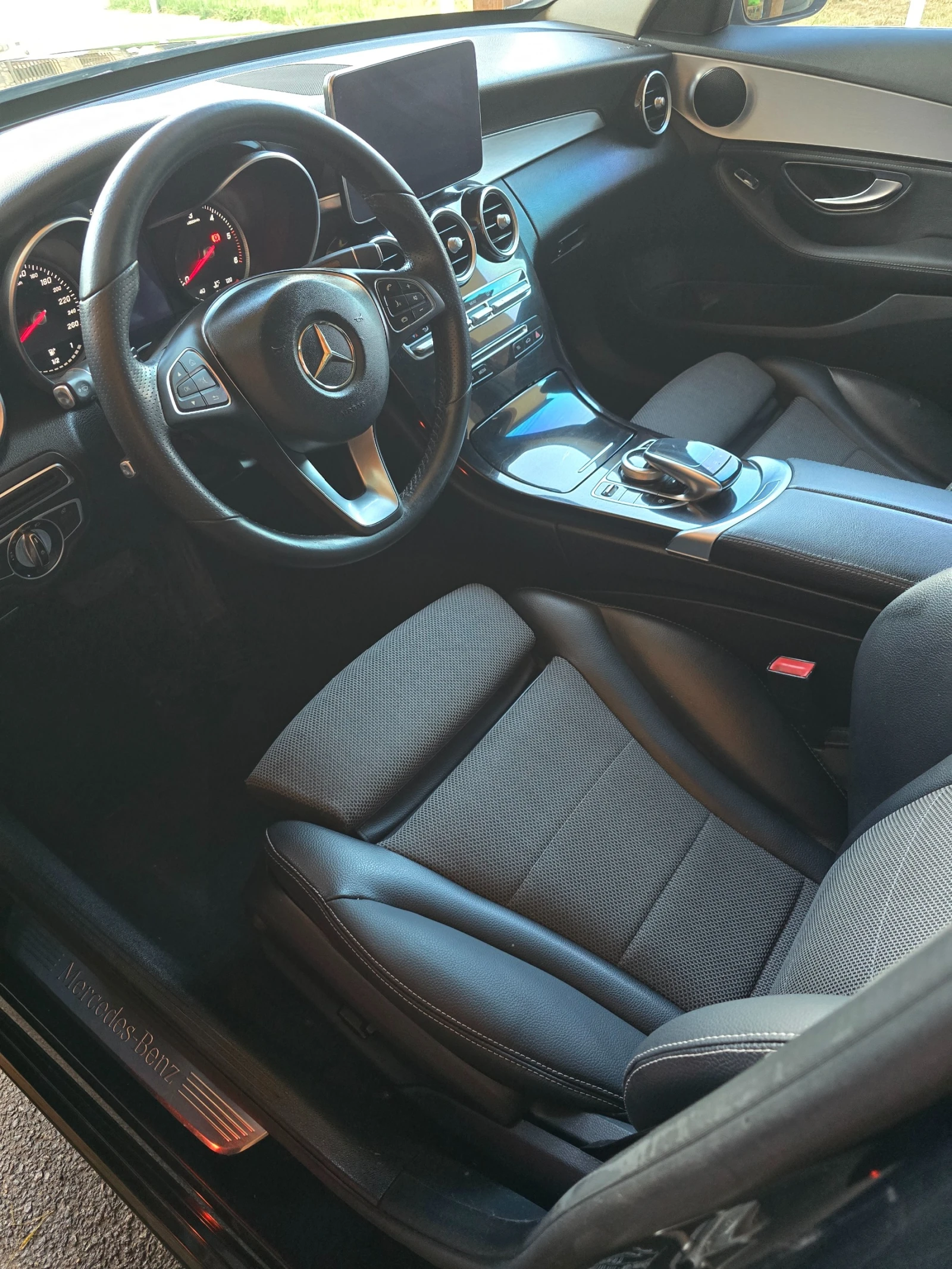 Mercedes-Benz C 220 AMG-топ състояние, снимка 11 - Автомобили и джипове - 54933704
