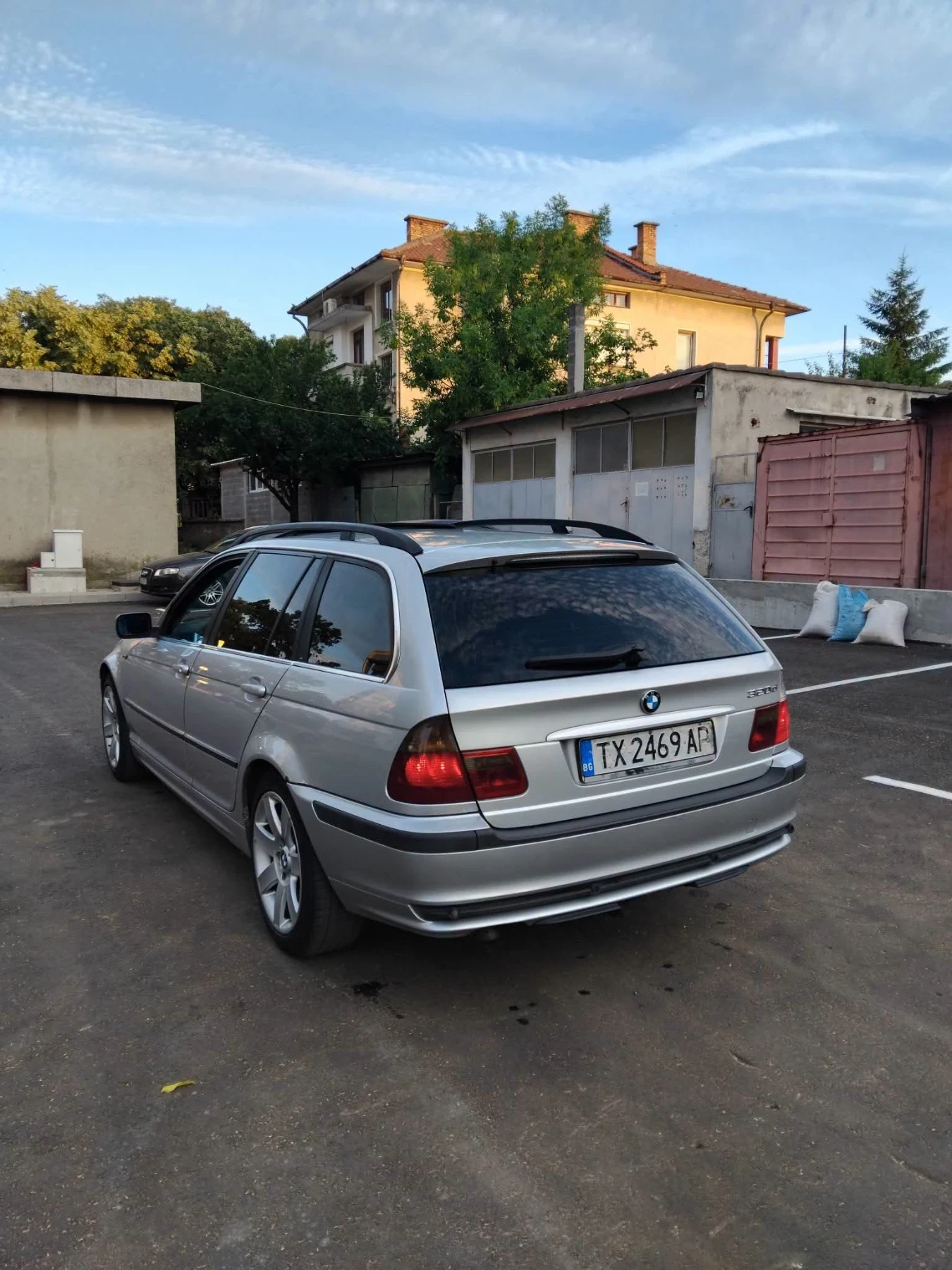 BMW 320, снимка 4 - Автомобили и джипове - 55039960