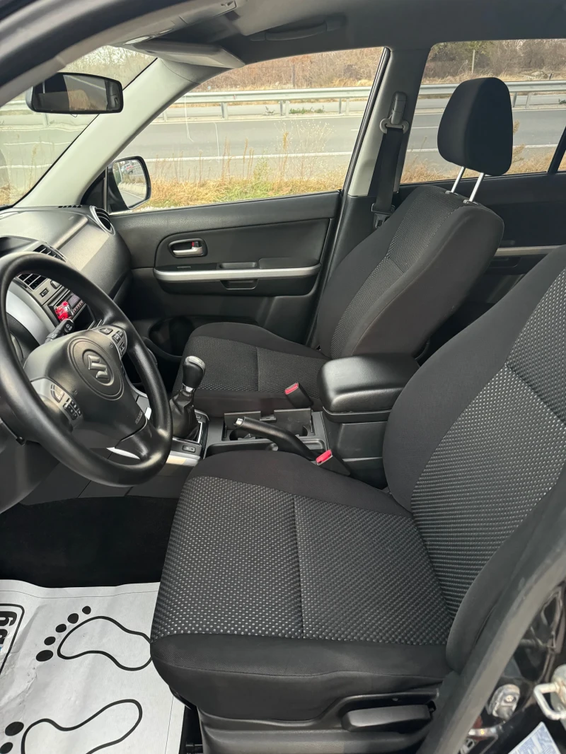 Suzuki Vitara 2.0 I. 4x4, снимка 9 - Автомобили и джипове - 48069685