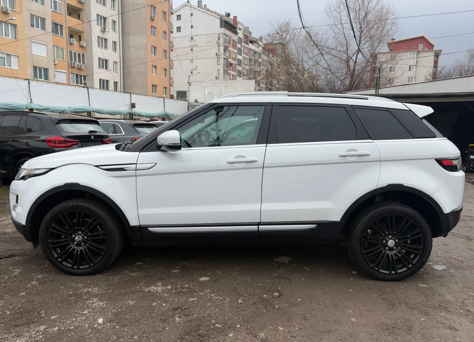 Land Rover Range Rover Evoque 2.2D-150HP= ОБСЛУЖЕН= НОВИ ЗИМНИ ГУМИ= ОТЛИЧЕН - изображение 2