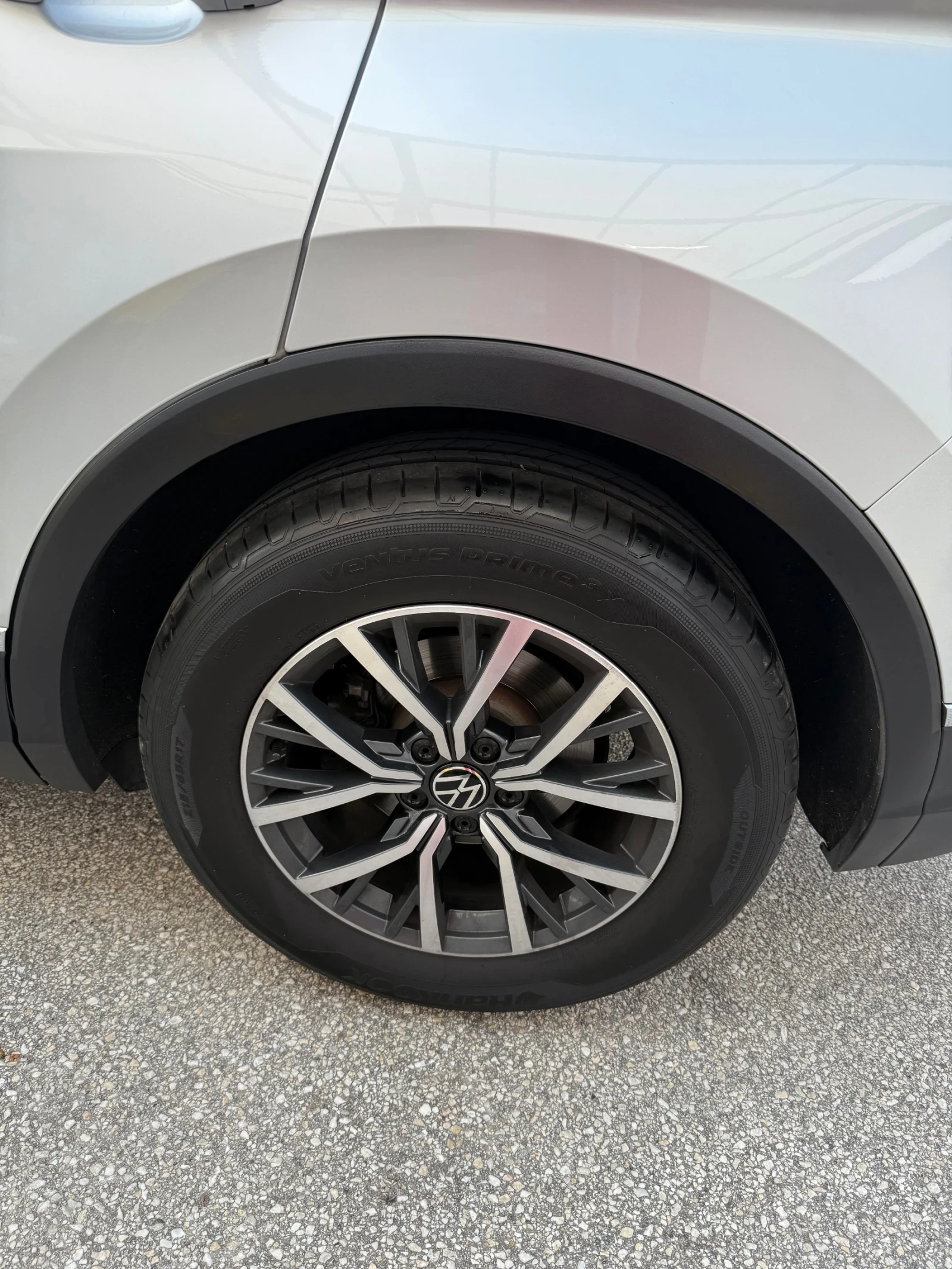 VW Tiguan, снимка 15 - Автомобили и джипове - 53697353