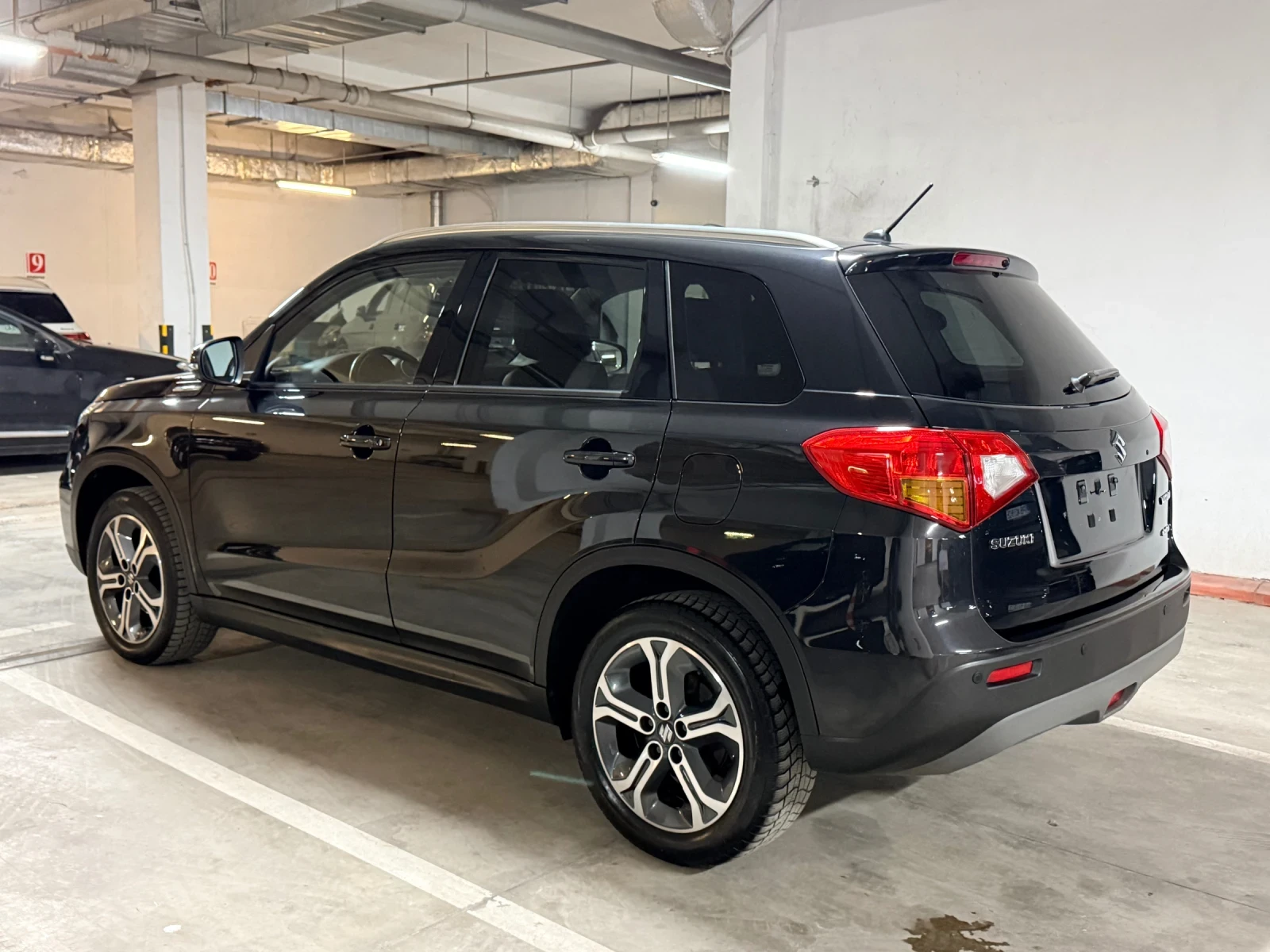 Suzuki Vitara 1.6i* 4x4* ГАЗ* LEД* ДИСТРОНИК* КОЖА* CarPlay/Andr, снимка 3 - Автомобили и джипове - 54222157