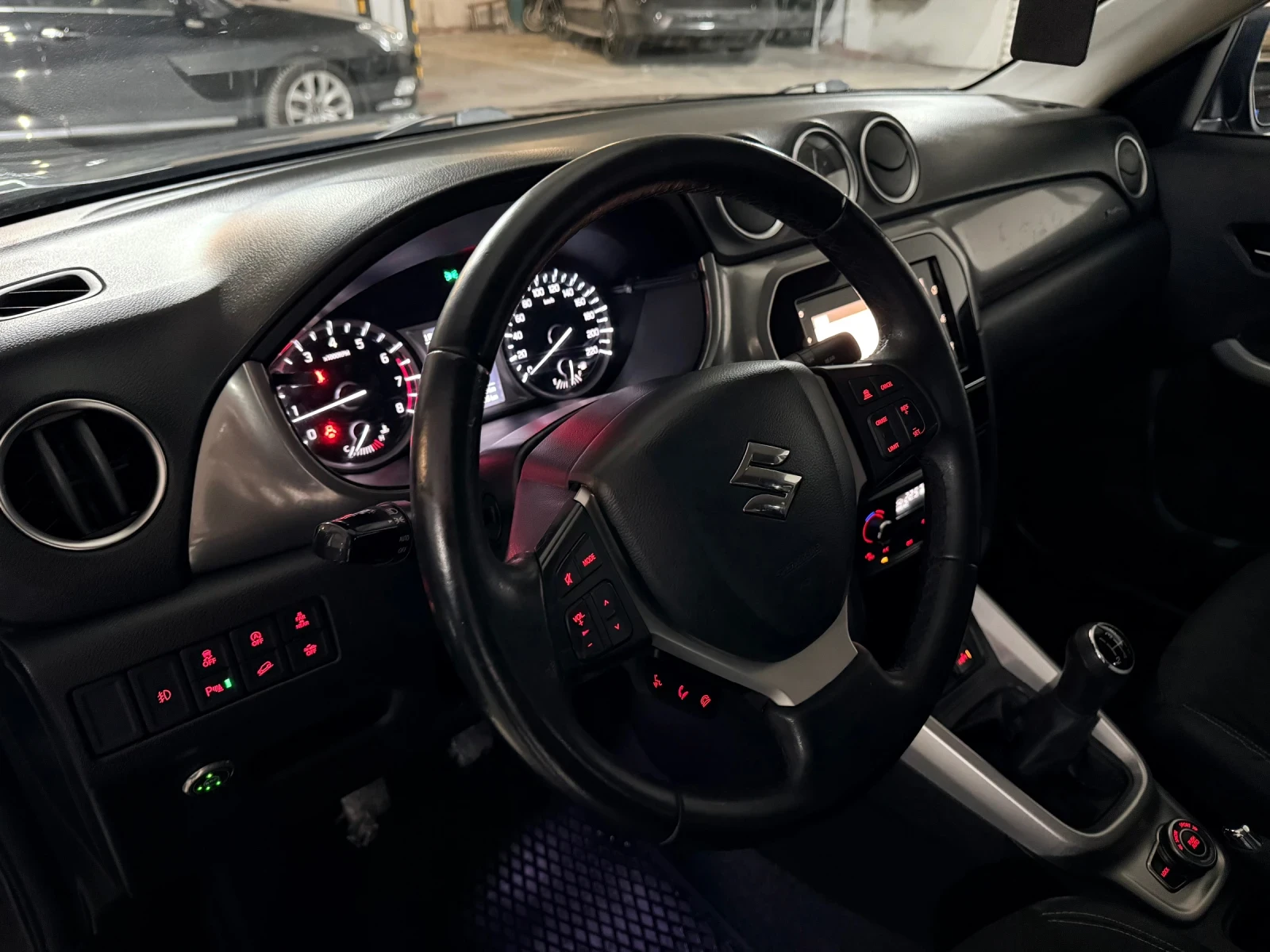 Suzuki Vitara 1.6i* 4x4* ГАЗ* LEД* ДИСТРОНИК* КОЖА* CarPlay/Andr, снимка 12 - Автомобили и джипове - 54222157