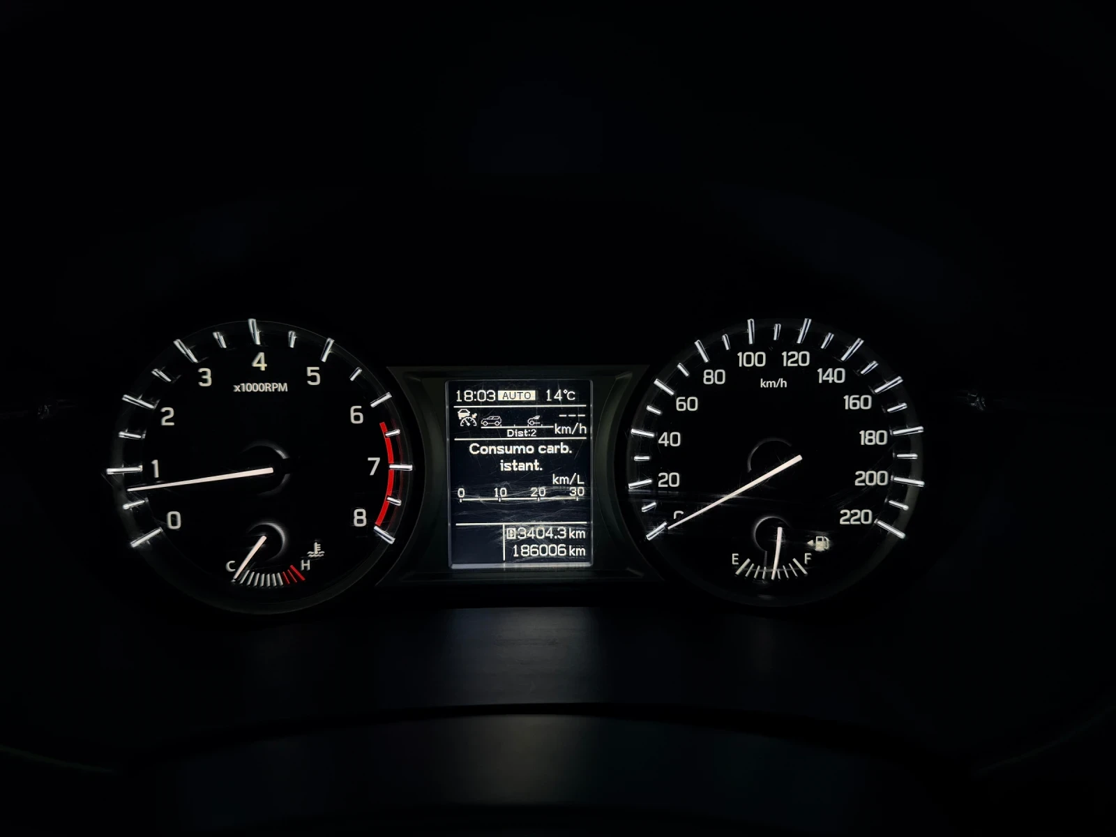 Suzuki Vitara 1.6i* 4x4* ГАЗ* LEД* ДИСТРОНИК* КОЖА* CarPlay/Andr, снимка 14 - Автомобили и джипове - 54222157