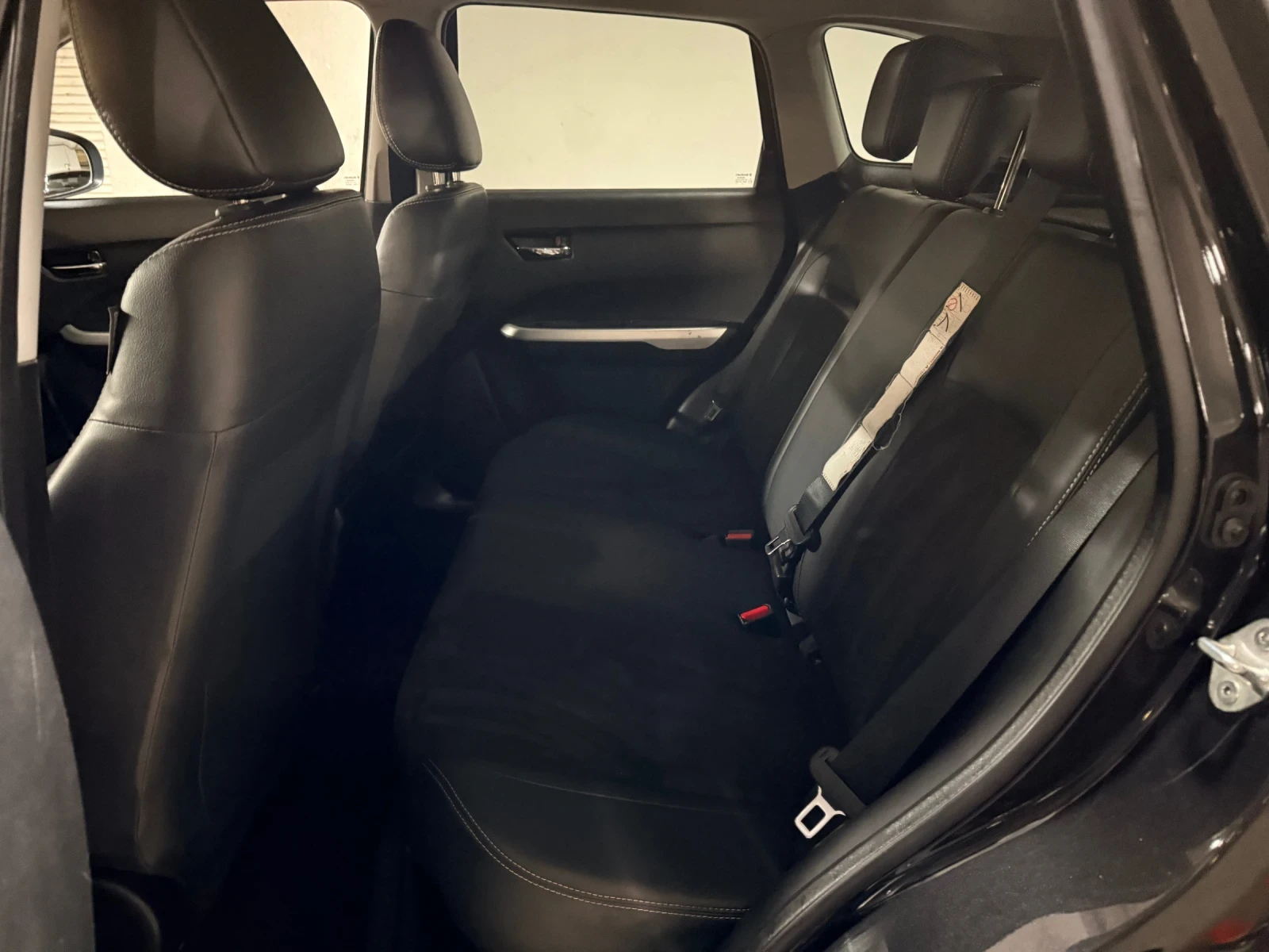 Suzuki Vitara 1.6i* 4x4* ГАЗ* LEД* ДИСТРОНИК* КОЖА* CarPlay/Andr, снимка 9 - Автомобили и джипове - 54222157