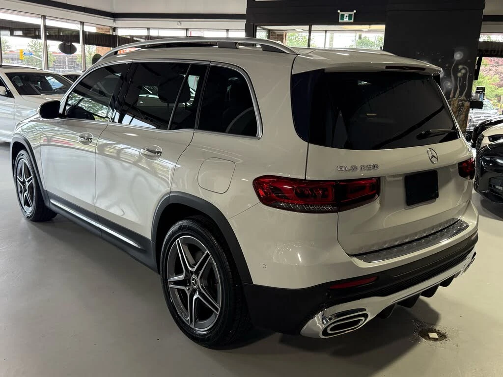 Mercedes-Benz GLB 250 4MATIC* AMG* DISTRONIC* ПАНО* 360* КРАЙНА ЦЕНА, снимка 4 - Автомобили и джипове - 55941367